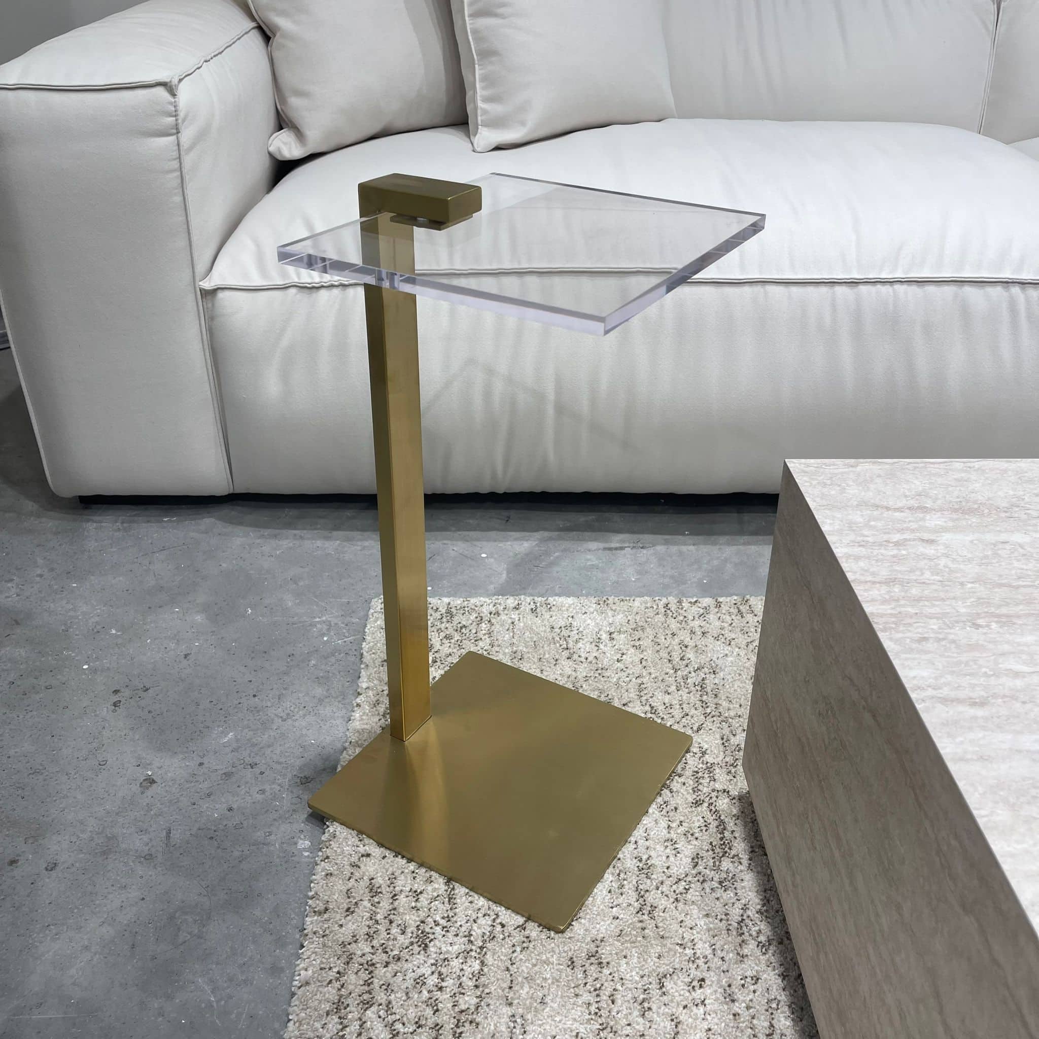 נשכן יוקרתי טופ אקריל רגל זהב מוברש דגם סופיטל