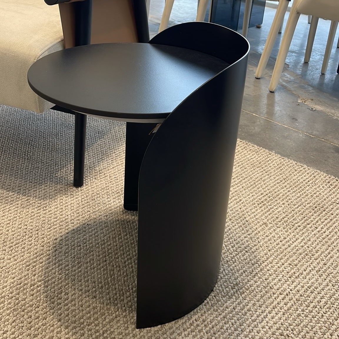 נשכן יוקרתי קשת טופ עגול ברזל שחור דגם סופיטל נשכן יוקרתי קשת טופ עגול ברזל שחור דגם סופיטל