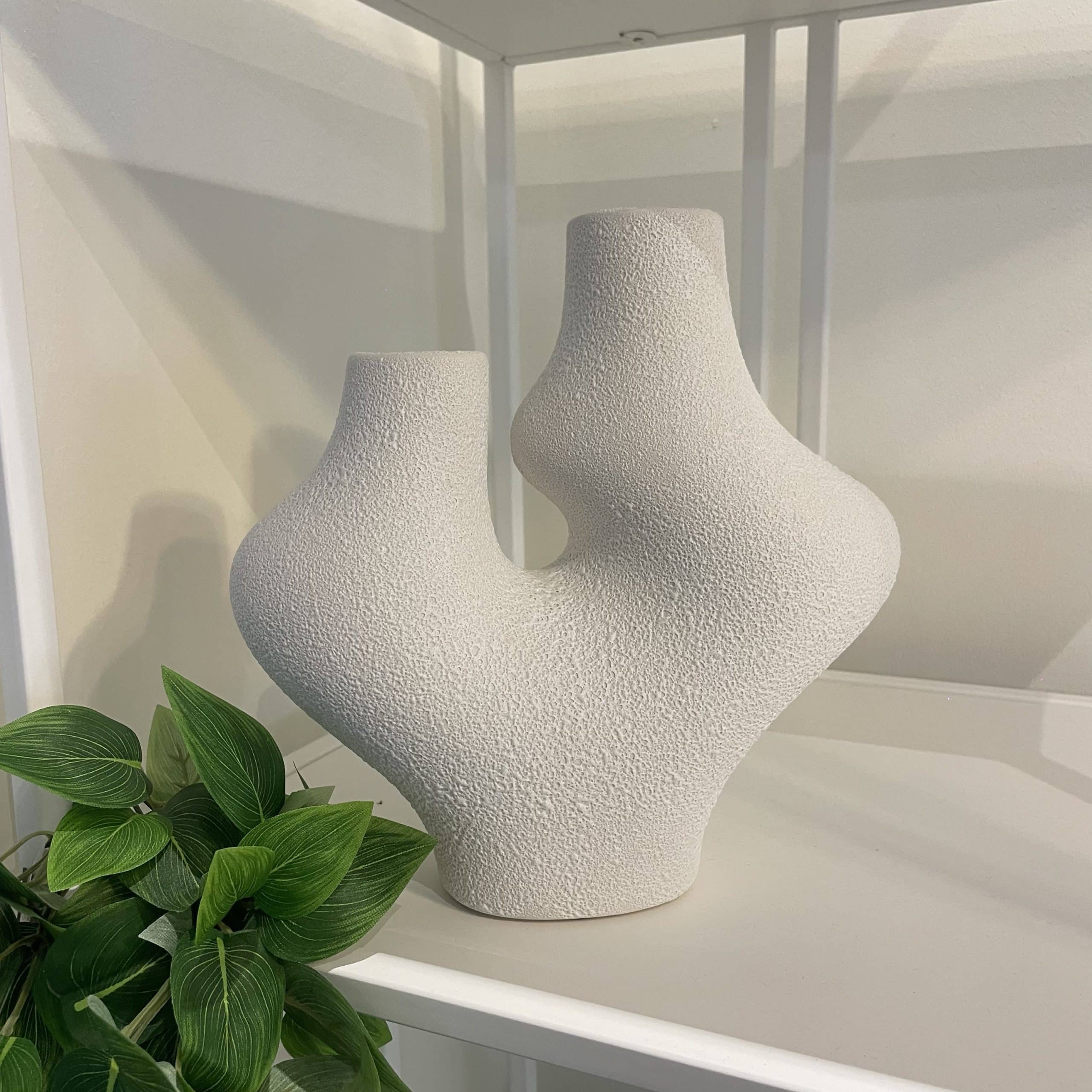 כד קרמיקה צינור 2 פיות לבן דגם איקו כד קרמיקה צינור 2 פיות לבן דגם איקו