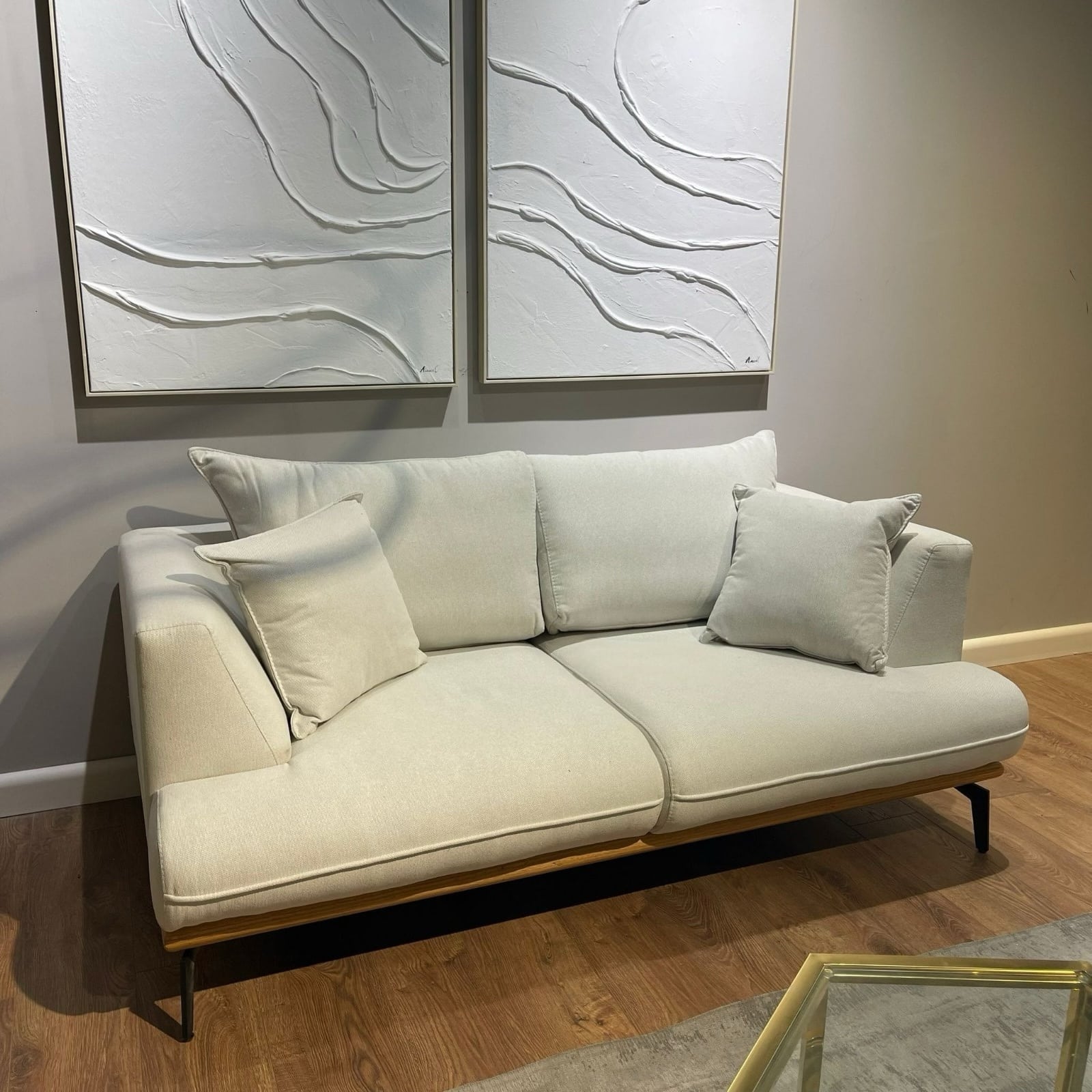 ספה דגם דו דגם B200 בד אריג שמנת צוקל דמוי עור כאמל - מבצע מתצוגה