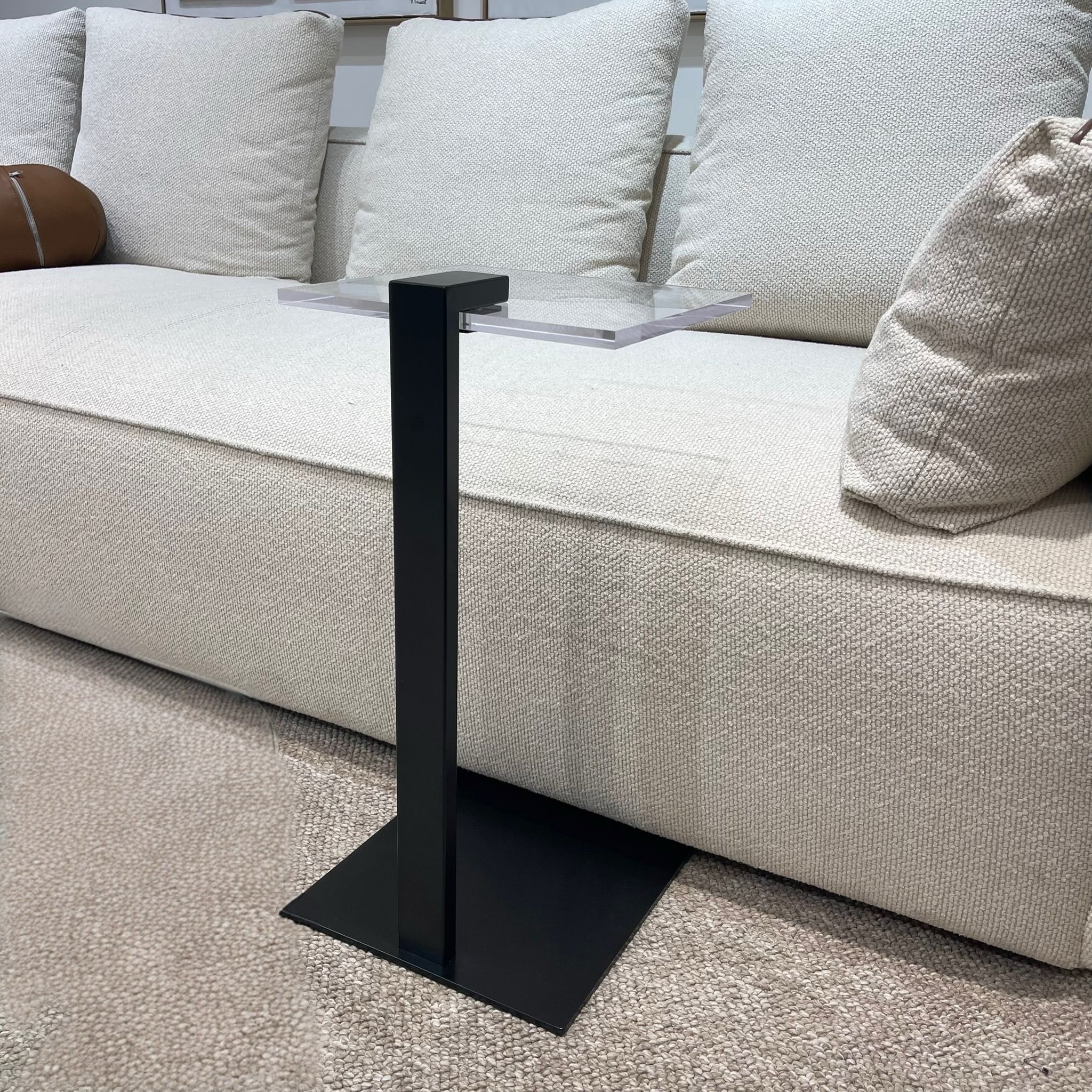 נשכן יוקרתי טופ אקריל רגל שחור מט דגם סופיטל נשכן יוקרתי טופ אקריל רגל שחור מט דגם סופיטל