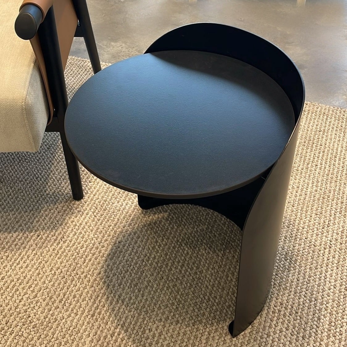 נשכן יוקרתי קשת טופ עגול ברזל שחור דגם סופיטל נשכן יוקרתי קשת טופ עגול ברזל שחור דגם סופיטל