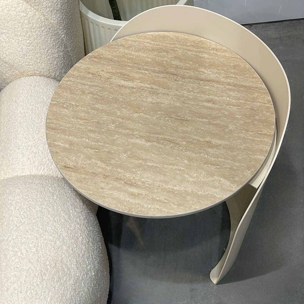 נשכן קשת טופ עגול ברזל שמנת דגם סופיטל נשכן קשת טופ עגול ברזל שמנת דגם סופיטל