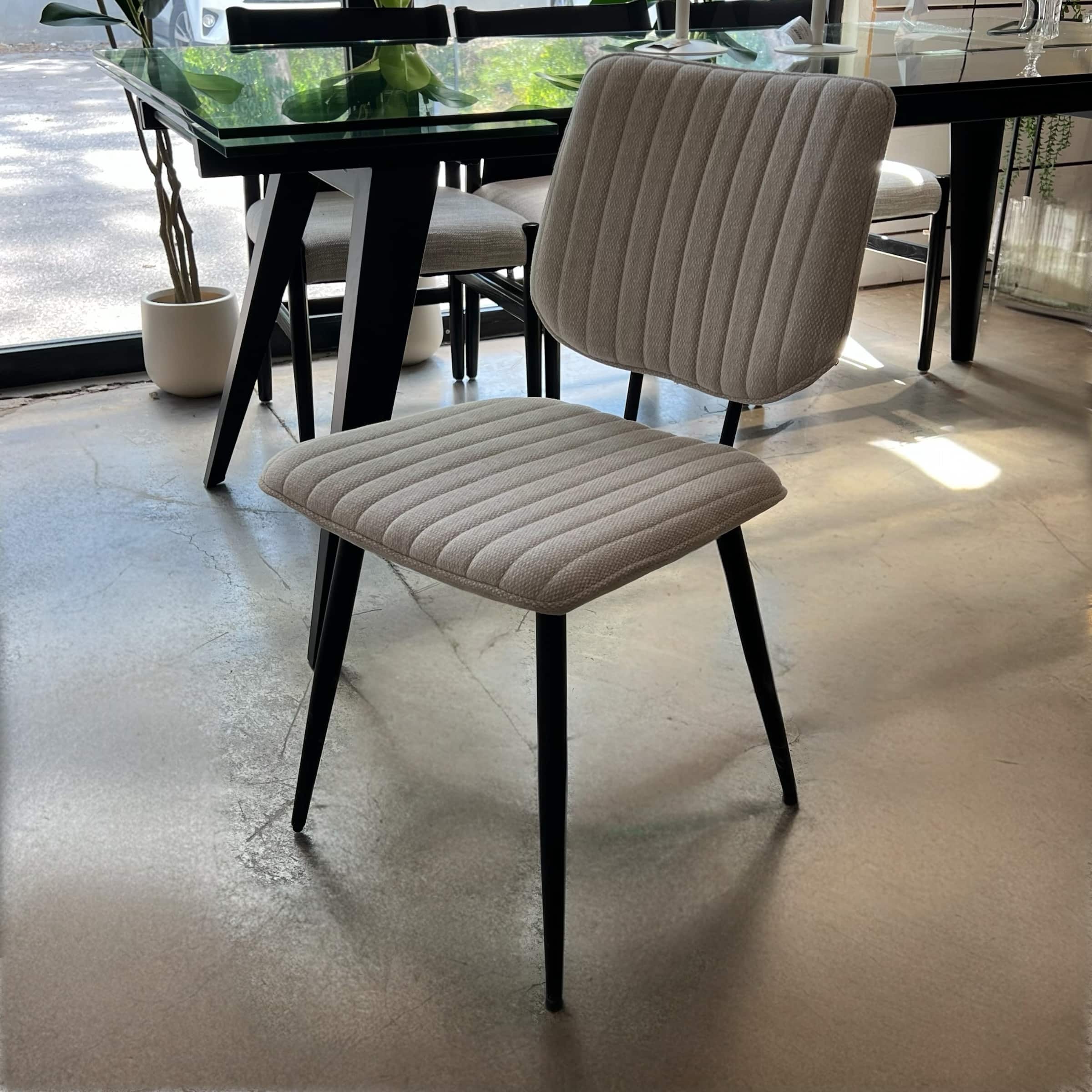 כסא מעוצב דגם הרמנס שמנת - 3 אחרונים! כסא מעוצב דגם הרמנס שמנת - 3 אחרונים!