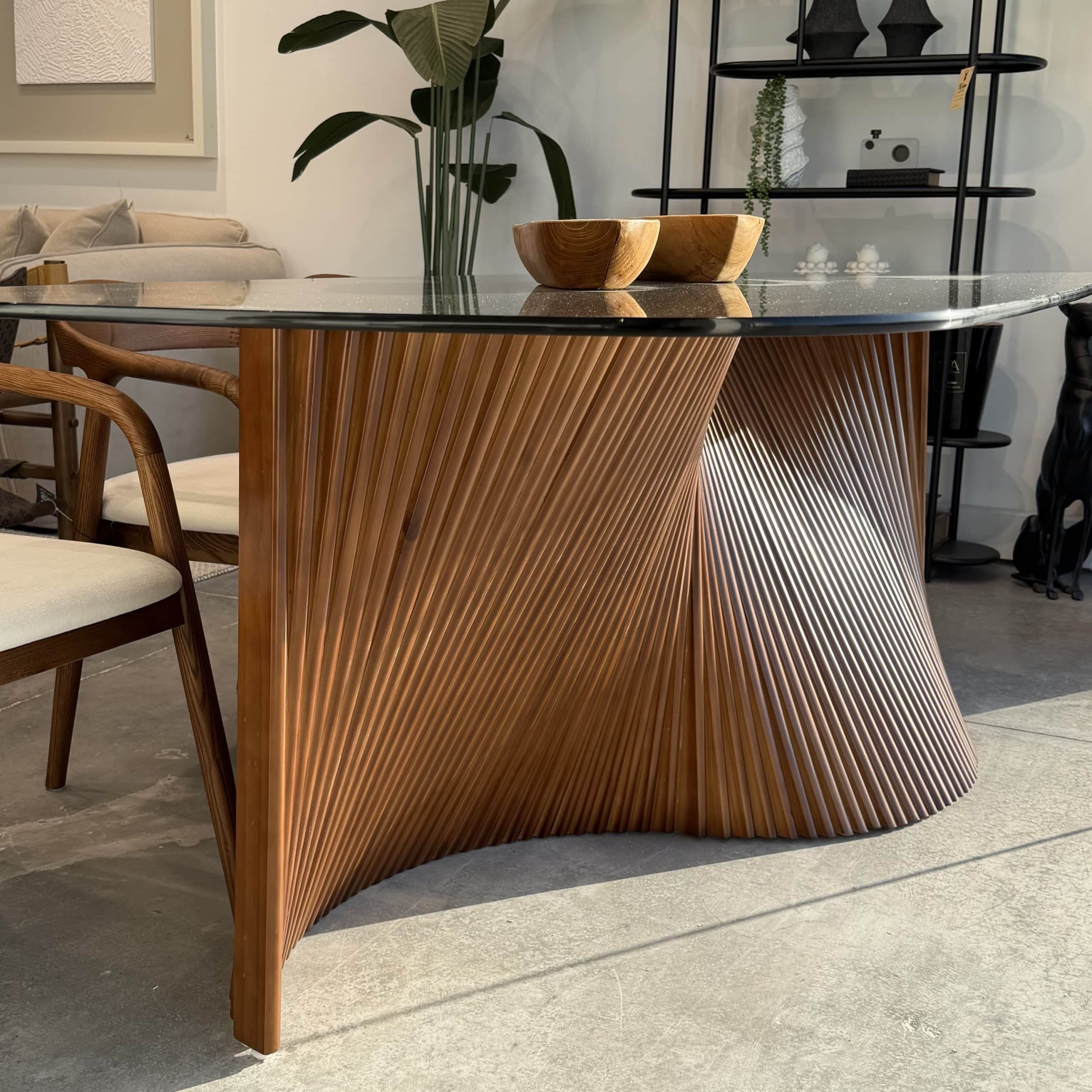 שולחן פינת אוכל צארלס זכוכית מלבנית פינות מעוגלות רגל אמורפית חריצים אגוז דגם סופיטל שולחן פינת אוכל צארלס זכוכית מלבנית פינות מעוגלות רגל אמורפית חריצים אגוז דגם סופיטל