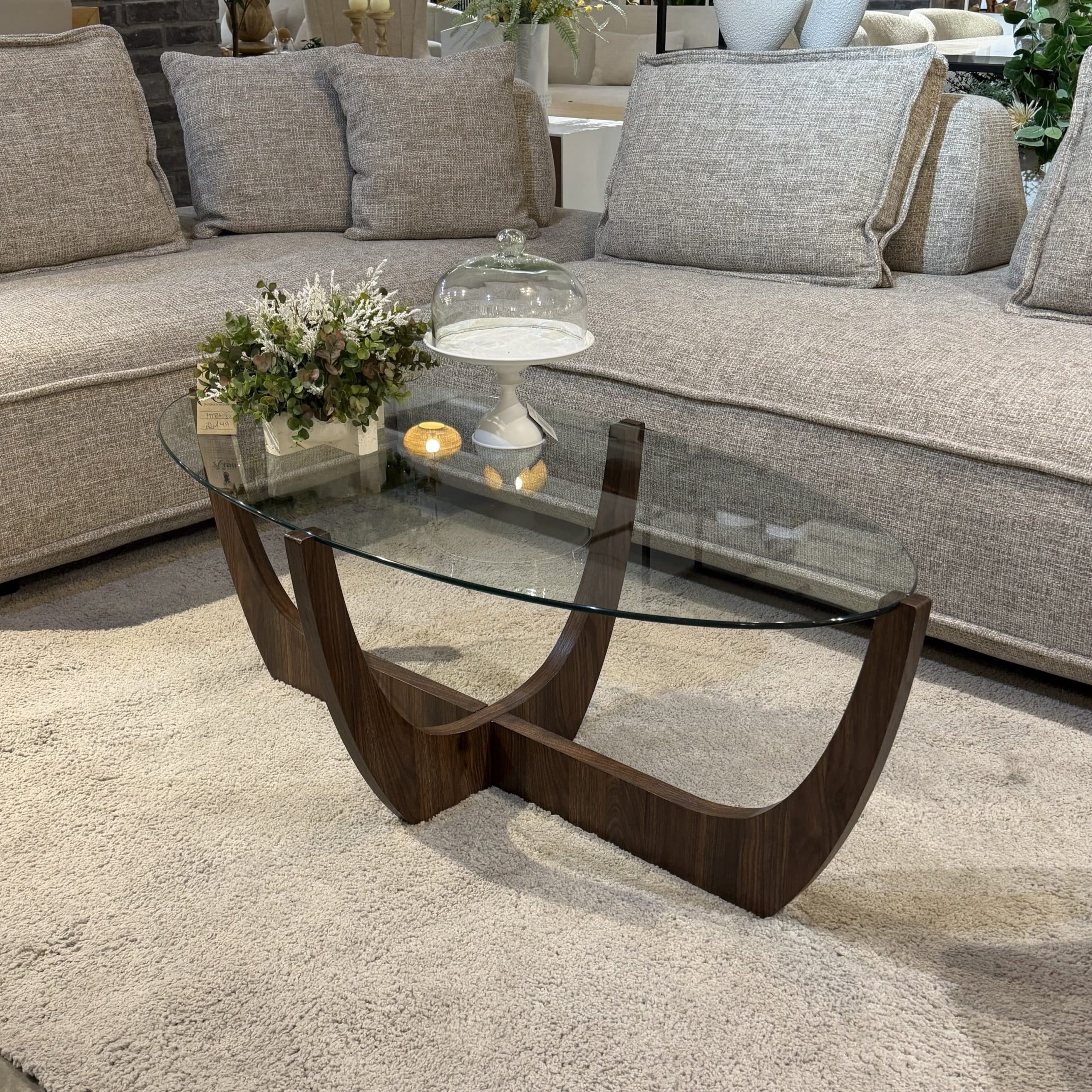 שולחן סלון אובאל זכוכית מחוסמת רגל ספיי גוון אגוז דגם לוסי - קולקציה חדשה!