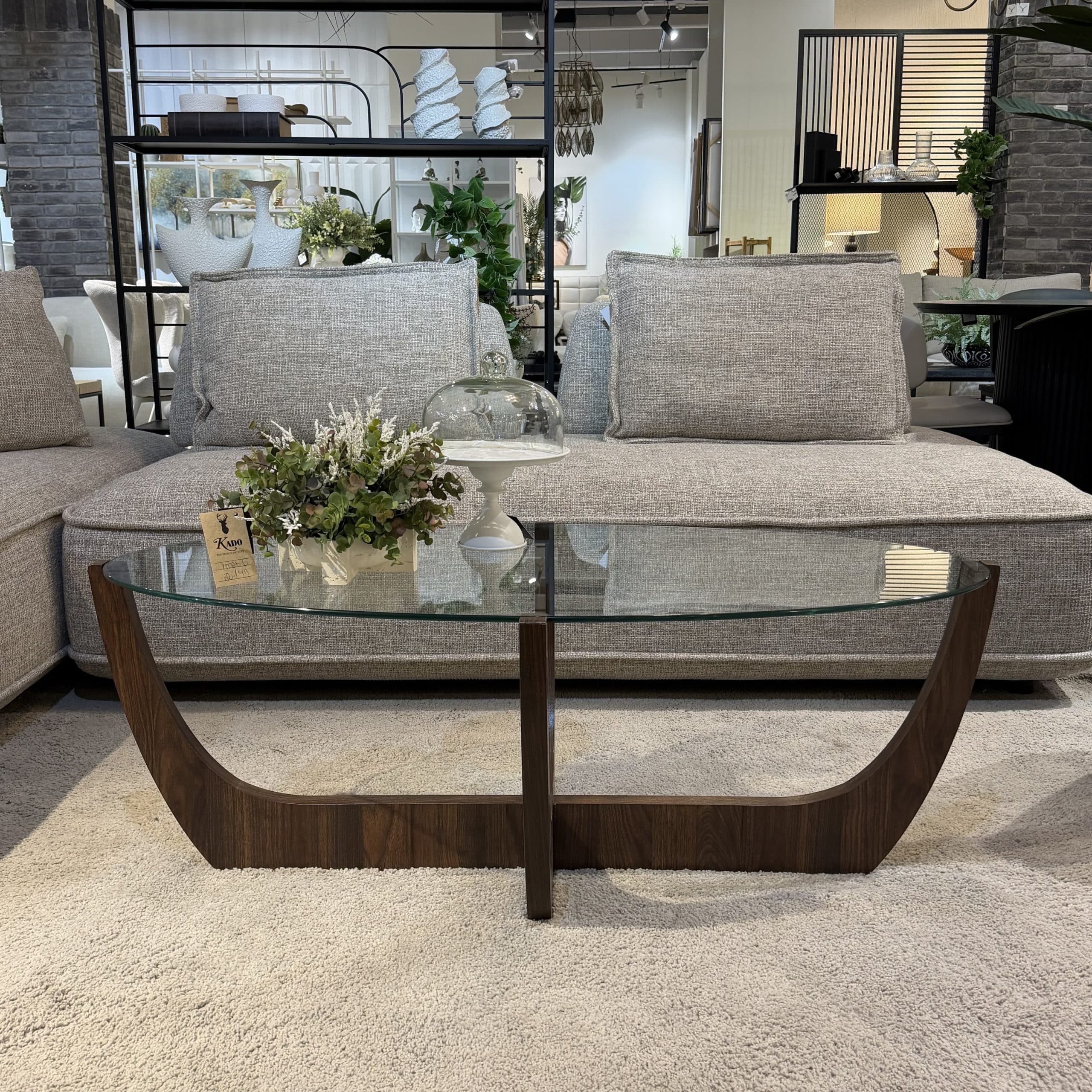 שולחן סלון אובאל זכוכית מחוסמת רגל ספיי גוון אגוז דגם לוסי - קולקציה חדשה!