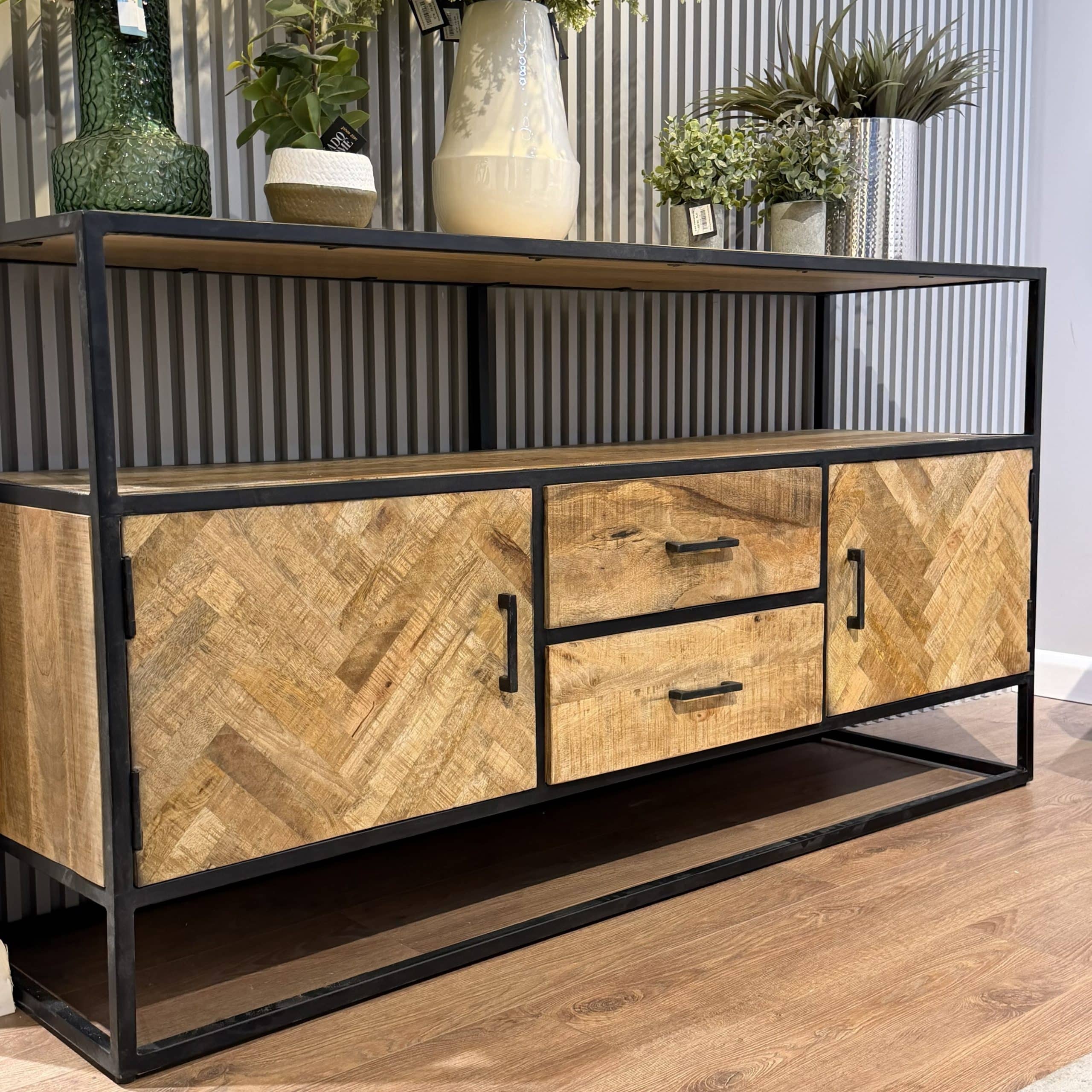 קומודה מזנון שאנטי דלתות - חיסול אחרון מתצוגה! קומודה מזנון שאנטי דלתות - חיסול אחרון מתצוגה!