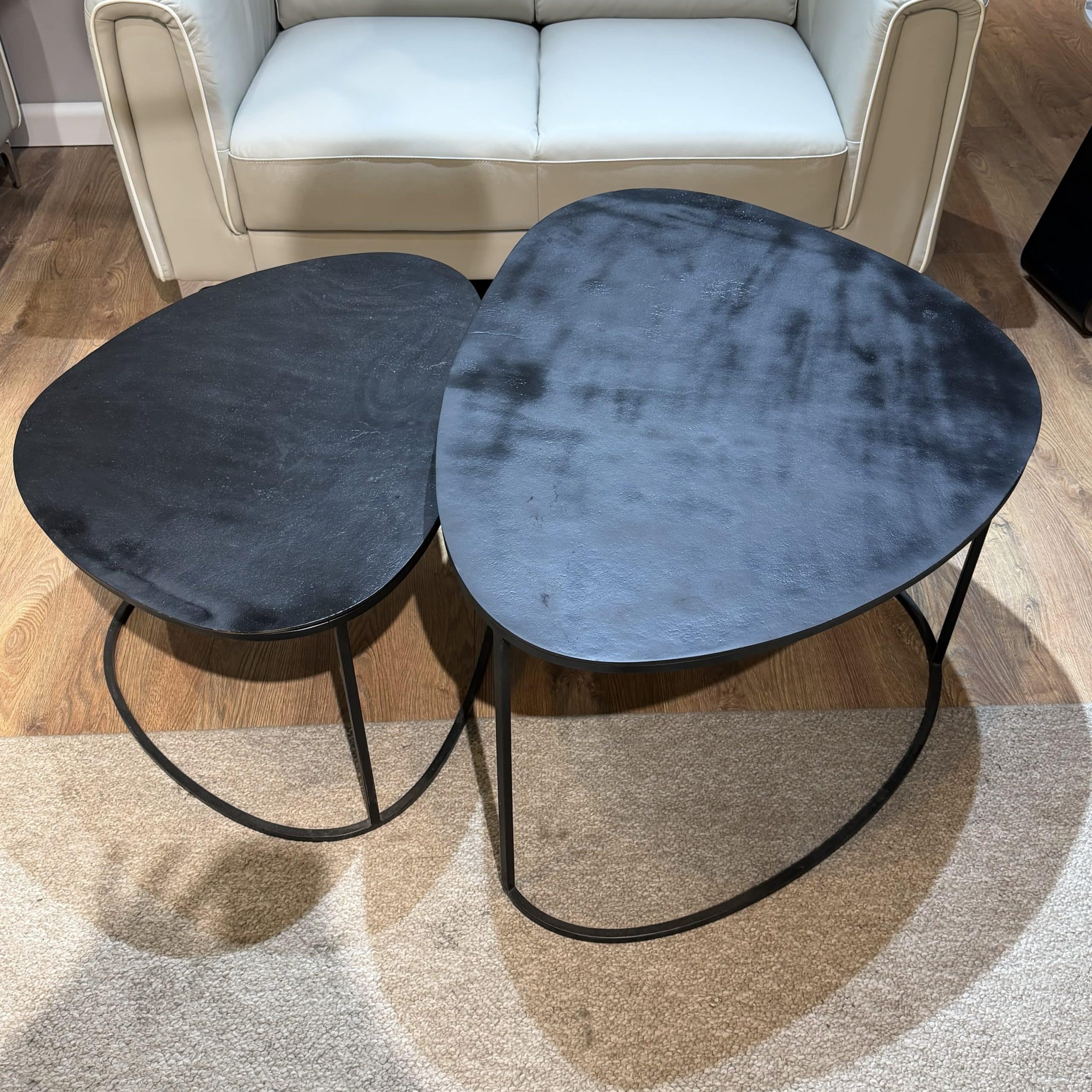 סט שולחנות סלון משולשים צביעה שחור דגם רויאל - חיסול מתצוגה סט שולחנות סלון משולשים צביעה שחור דגם רויאל - חיסול מתצוגה