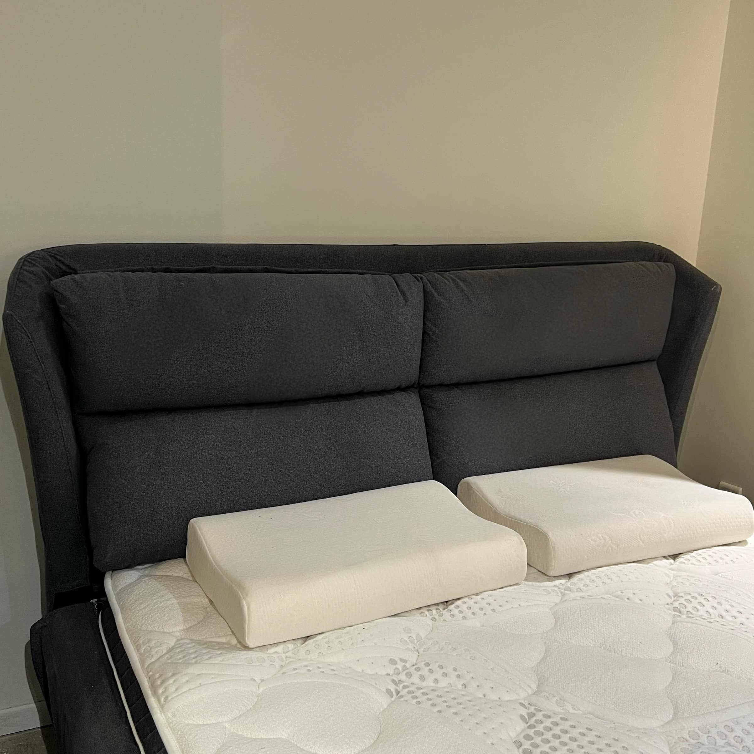 מיטה מרופדת דגם קייט אפור | חיסול מתצוגה! מיטה מרופדת דגם קייט אפור | חיסול מתצוגה!