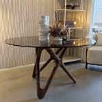 שולחן אוכל עגול דנדי זכוכית חומה רגל אגוז טבעי דגם סופיטל