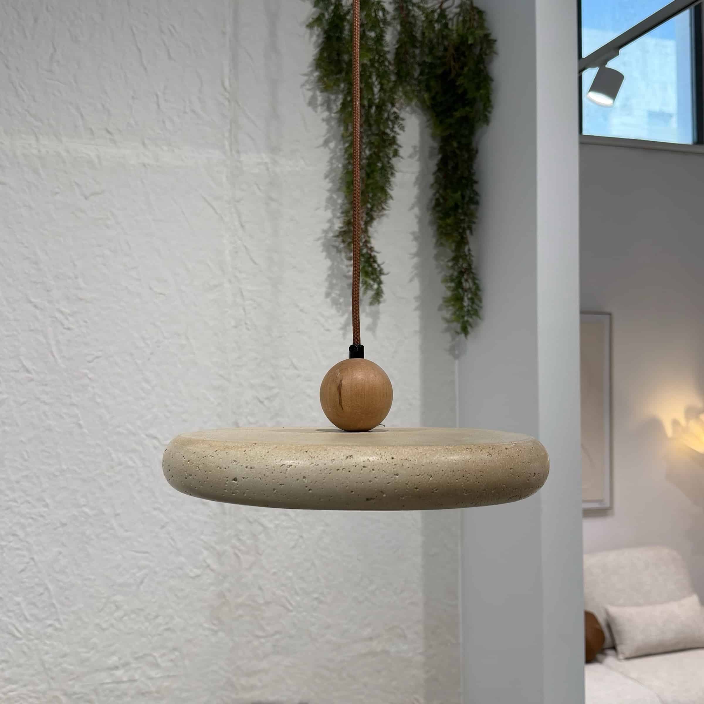 מנורת תלייה סטון ווד עגולה 30/10 דגם פלור מנורת תלייה סטון ווד עגולה 30/10 דגם פלור