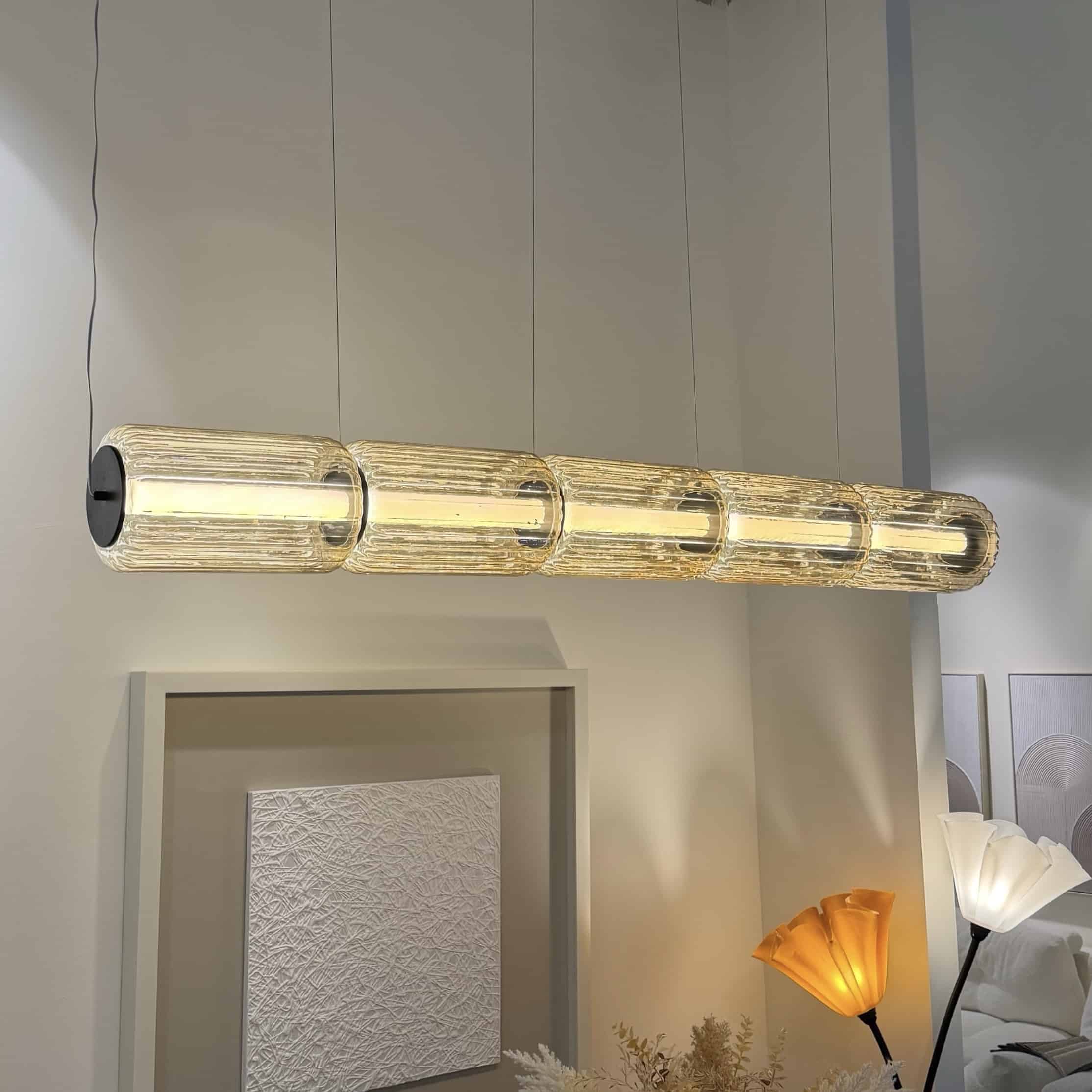 מנורת תליה צינור יוקרתית 5 זכוכיות אמבר 1.56 ס״מ דגם פלור מנורת תליה צינור יוקרתית 5 זכוכיות אמבר 1.56 ס״מ דגם פלור