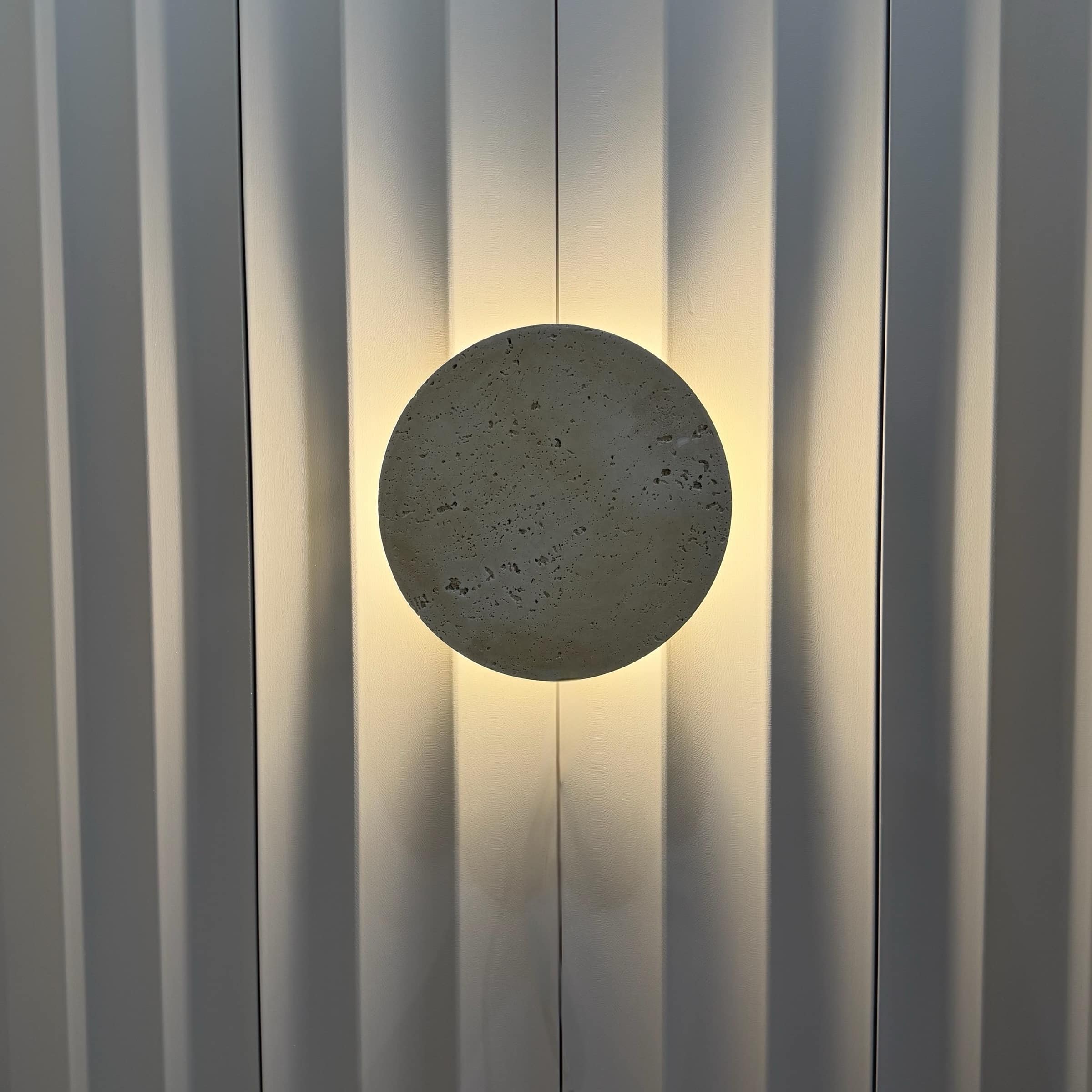 מנורת קיר מעוצבת סטון שטוחה 23 ס״מ דגם פלור מנורת קיר מעוצבת סטון שטוחה 23 ס״מ דגם פלור