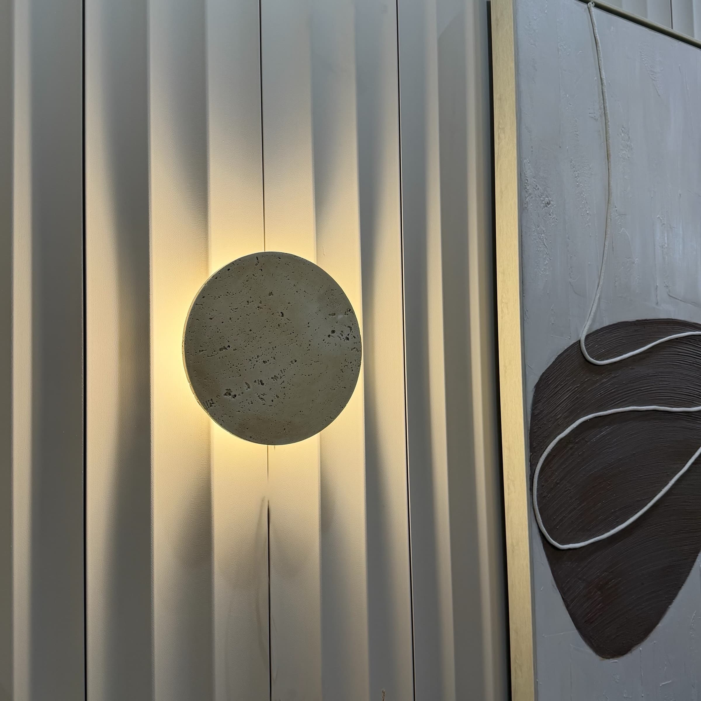 מנורת קיר מעוצבת סטון שטוחה 23 ס״מ דגם פלור מנורת קיר מעוצבת סטון שטוחה 23 ס״מ דגם פלור