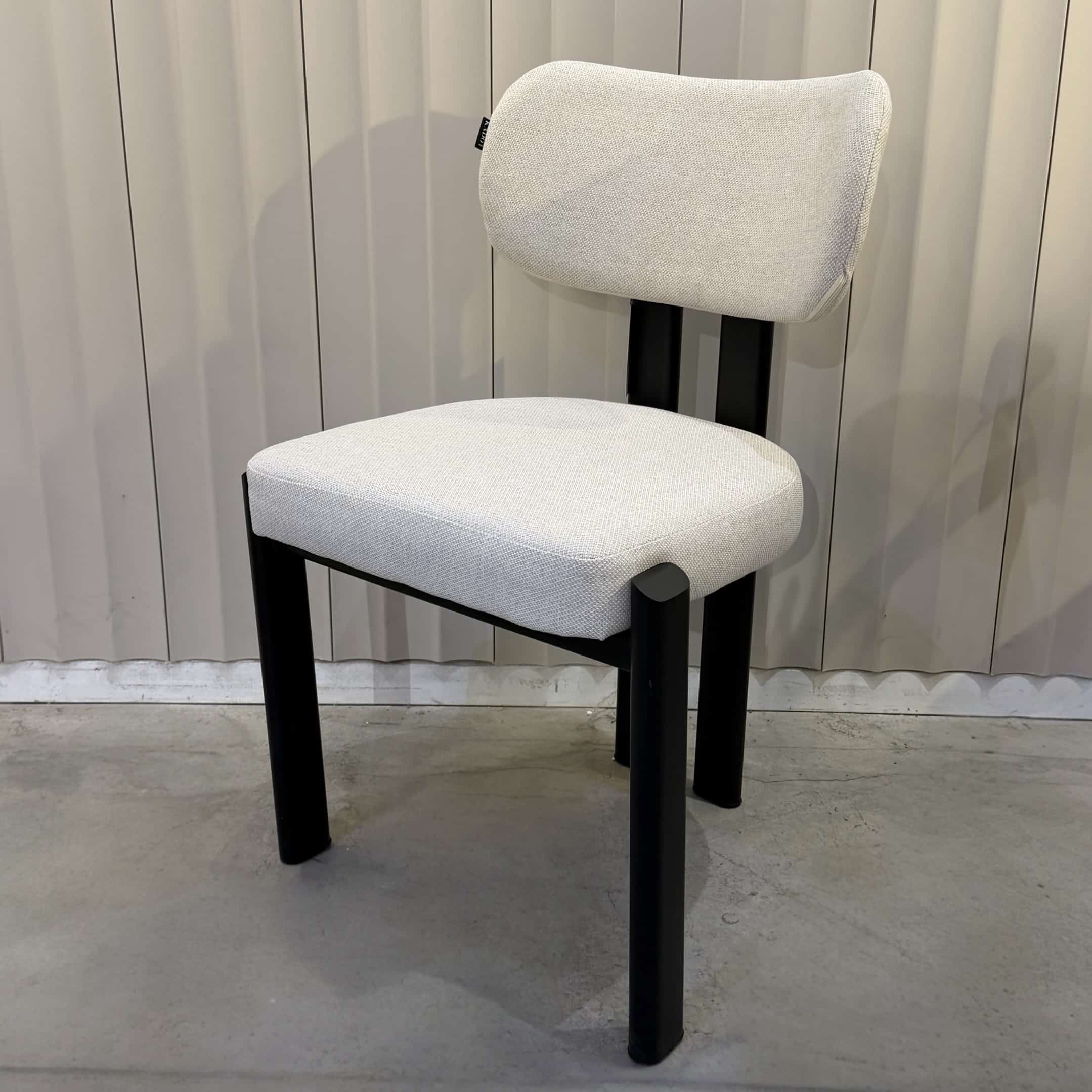 כסא מעוצב ברוס אריג בז ברזל שחור - קולקציה חדשה! כסא מעוצב ברוס אריג בז ברזל שחור - קולקציה חדשה!