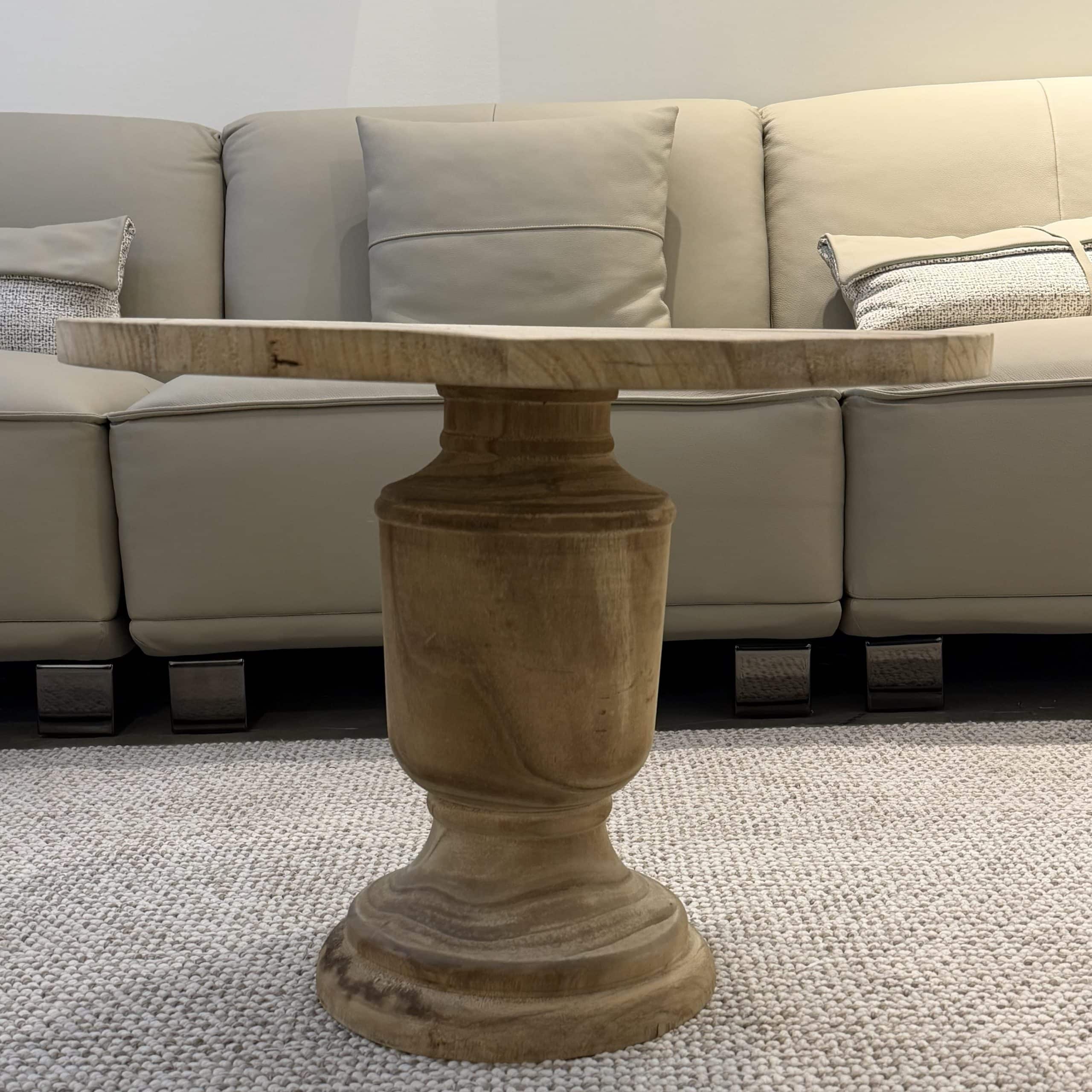 שולחן עץ דגם ויקטוריה 60/45 ס״מ - חיסול מתצוגה!