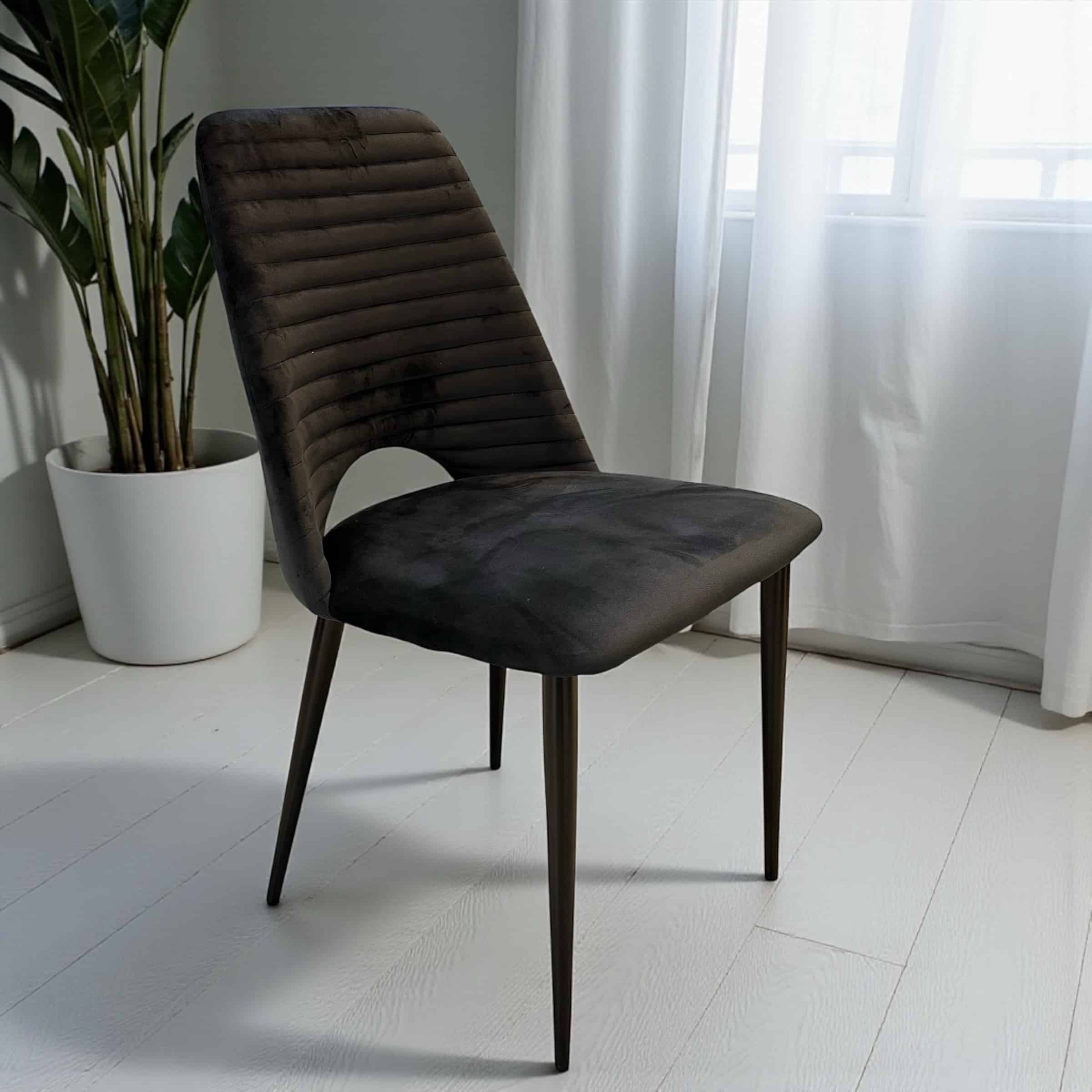 כסא מעוצב דגם 1911 שחור קטיפה חור בגב פסים - חיסול!!