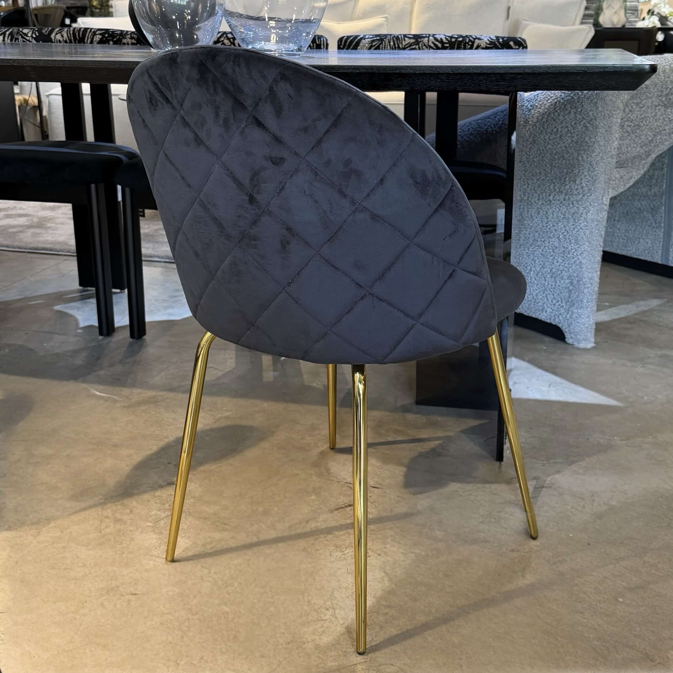 כסא מעוצב טיבולי קטיפה שחור רגל זהב - חיסול מלאי!