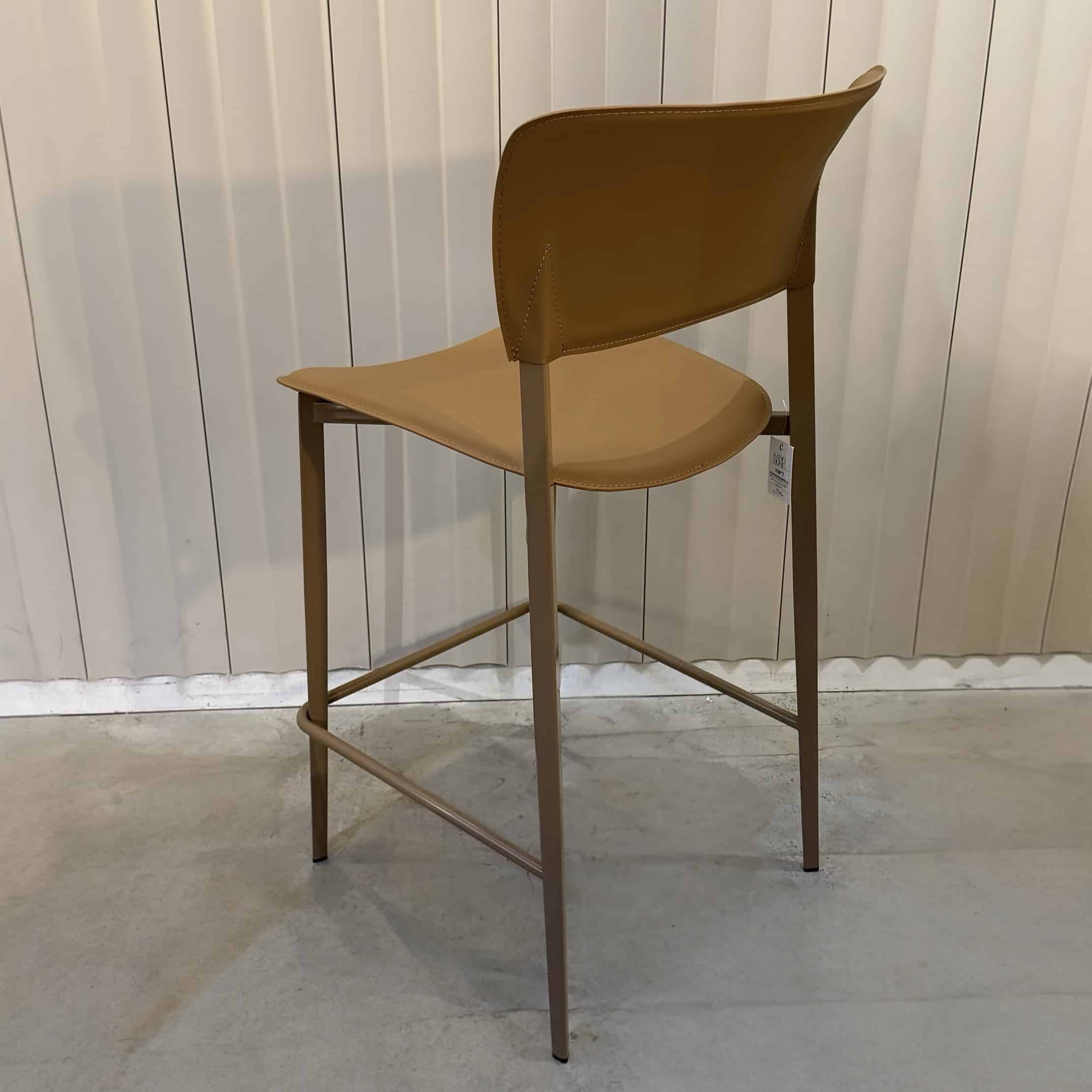כיסא בר דמוי עור מינימליסטי חום כאמל דגם לין!!