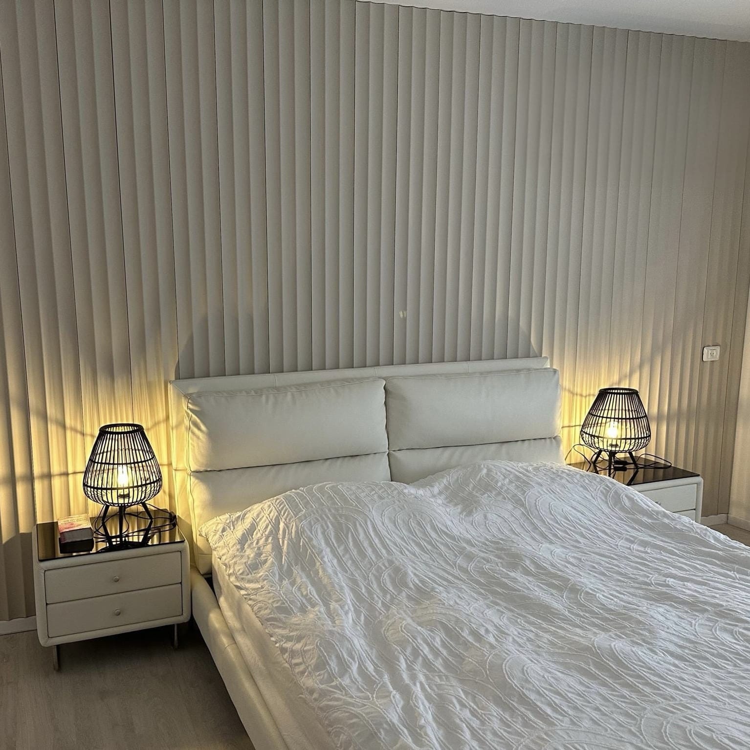 חיפוי קיר דגם ״מונו״ גוון בז׳ סהרה 21/290