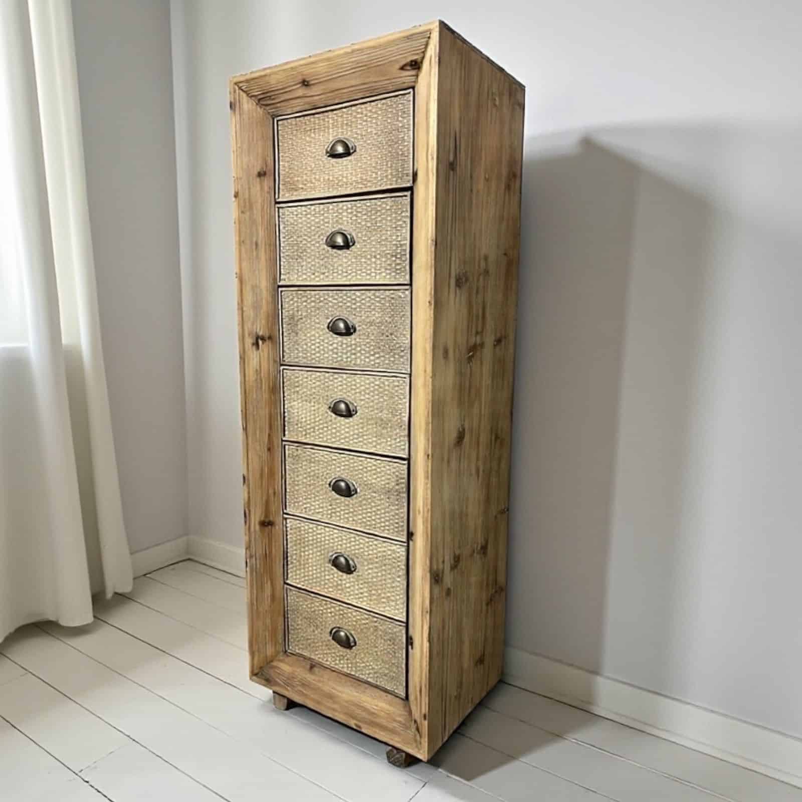 שידה 7 מגירות וינטג׳ עץ בשילוב ראטן 53/38/149 פגמים קלים - חיסול תצוגה!!