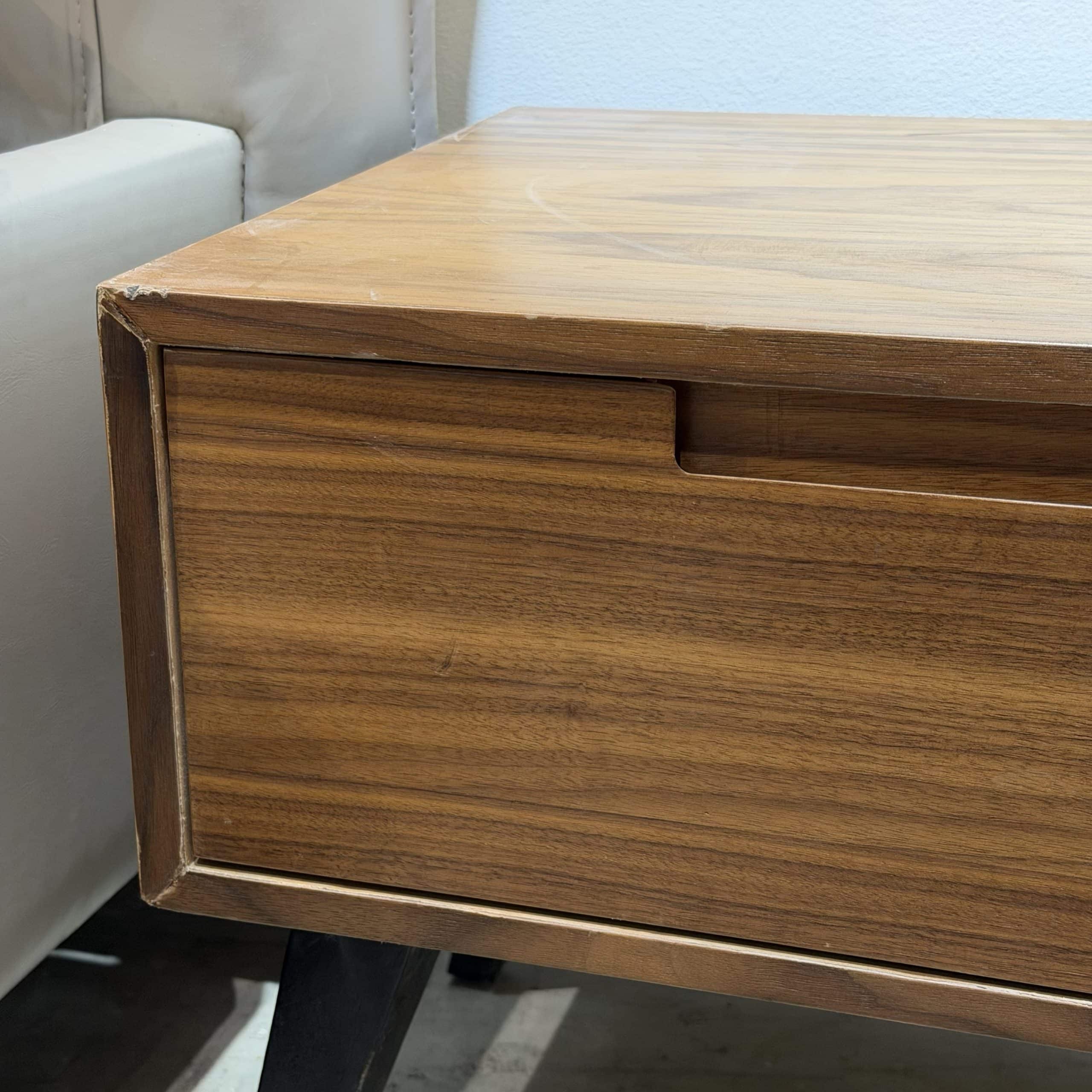 שידת צד מגירה אגוז רגל שחורה - חיסול אחרונה מתצוגה! פגמים קלים