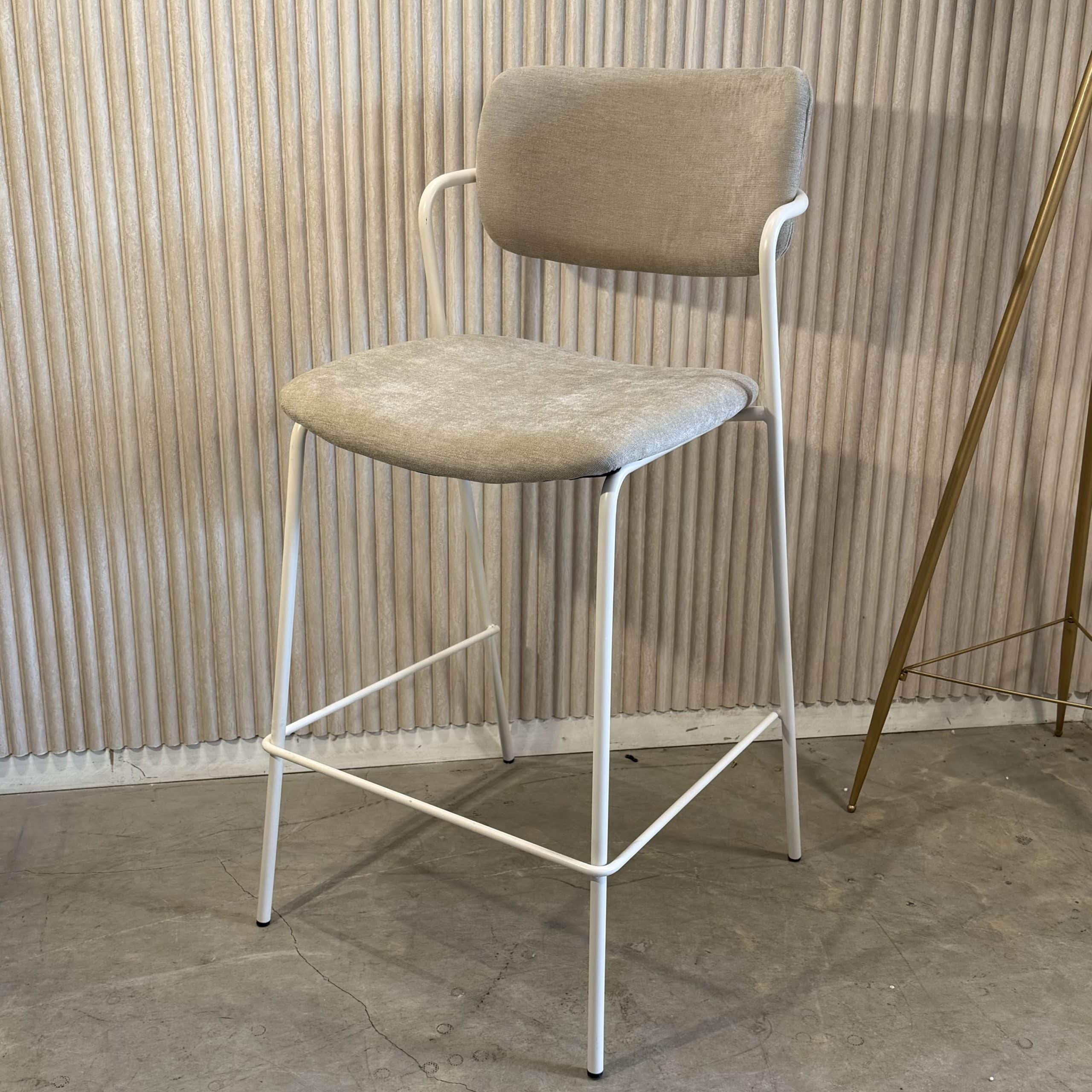 כיסא בר מעוצב לוסיאן אריג בז רגל שמנת דגם לוסי - SALE