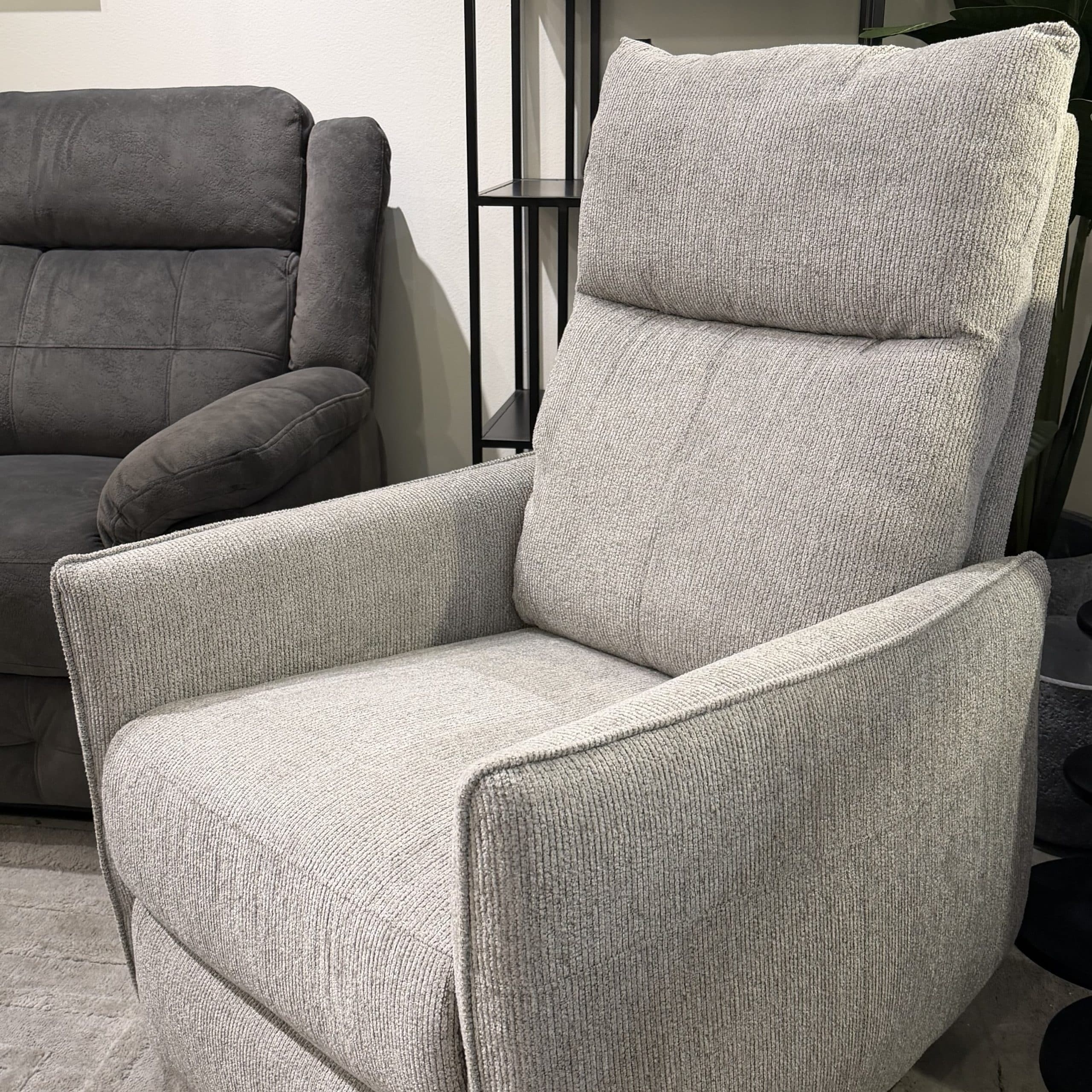 כורסאת טלוויזיה חשמלית 1300 אריג אפור בהיר דגם בלי