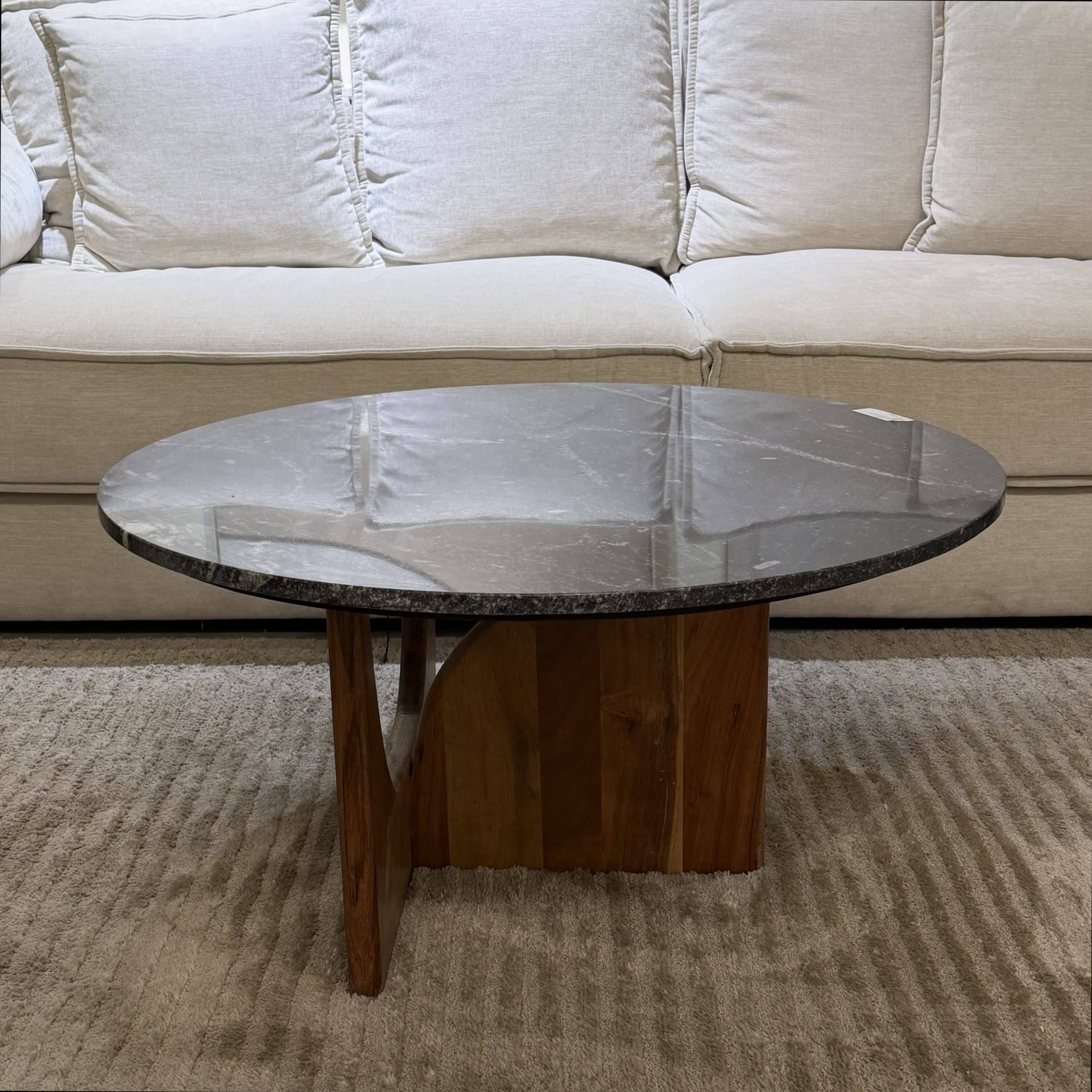 שולחן סלון מעוצב גדול לינה שיש שחור בסיס עץ - חיסול אחרונים ממלאי!