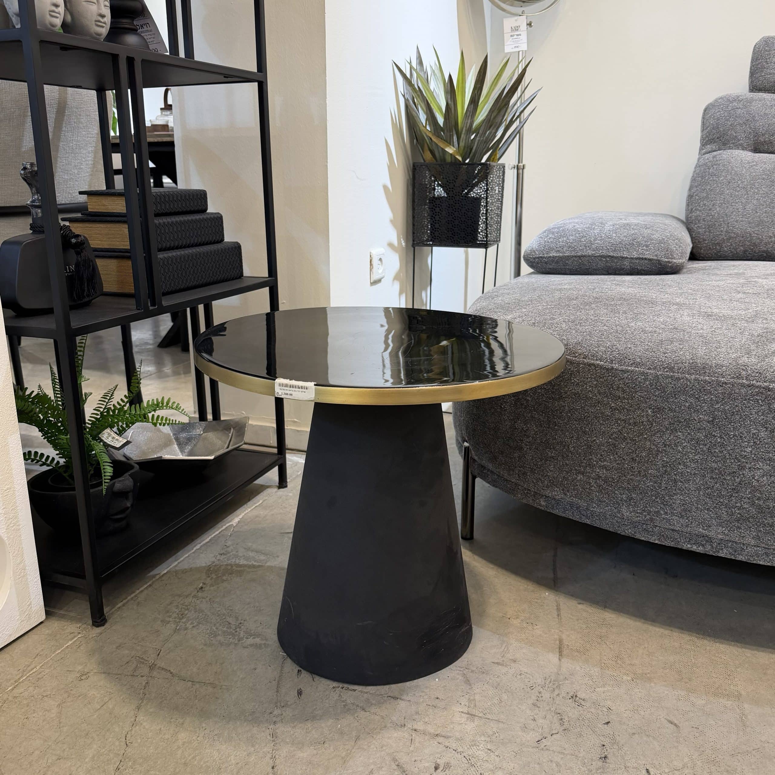 שולחן צד מעוצב קוזי בראס - חיסול מתצוגה!