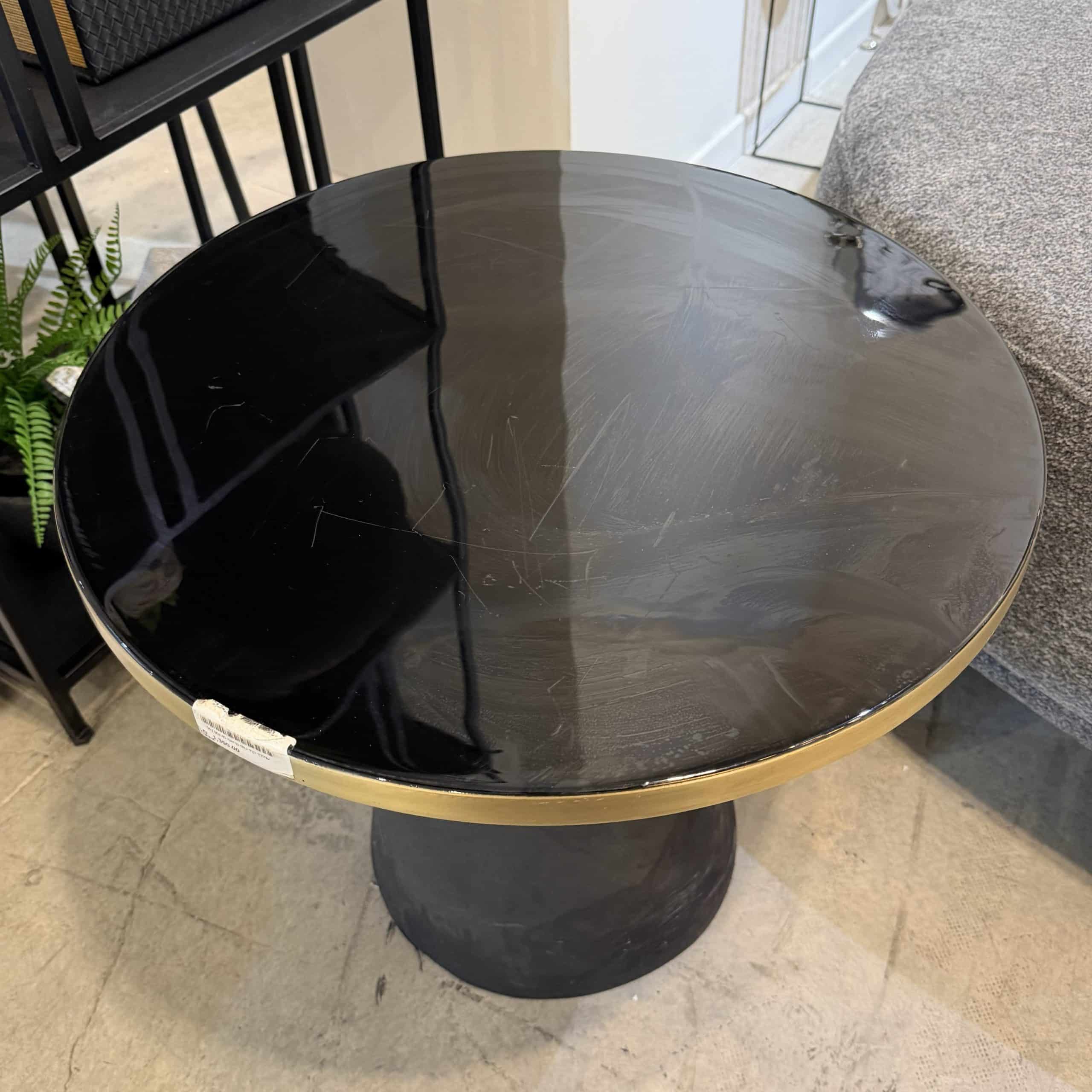 שולחן צד מעוצב קוזי בראס - חיסול מתצוגה!