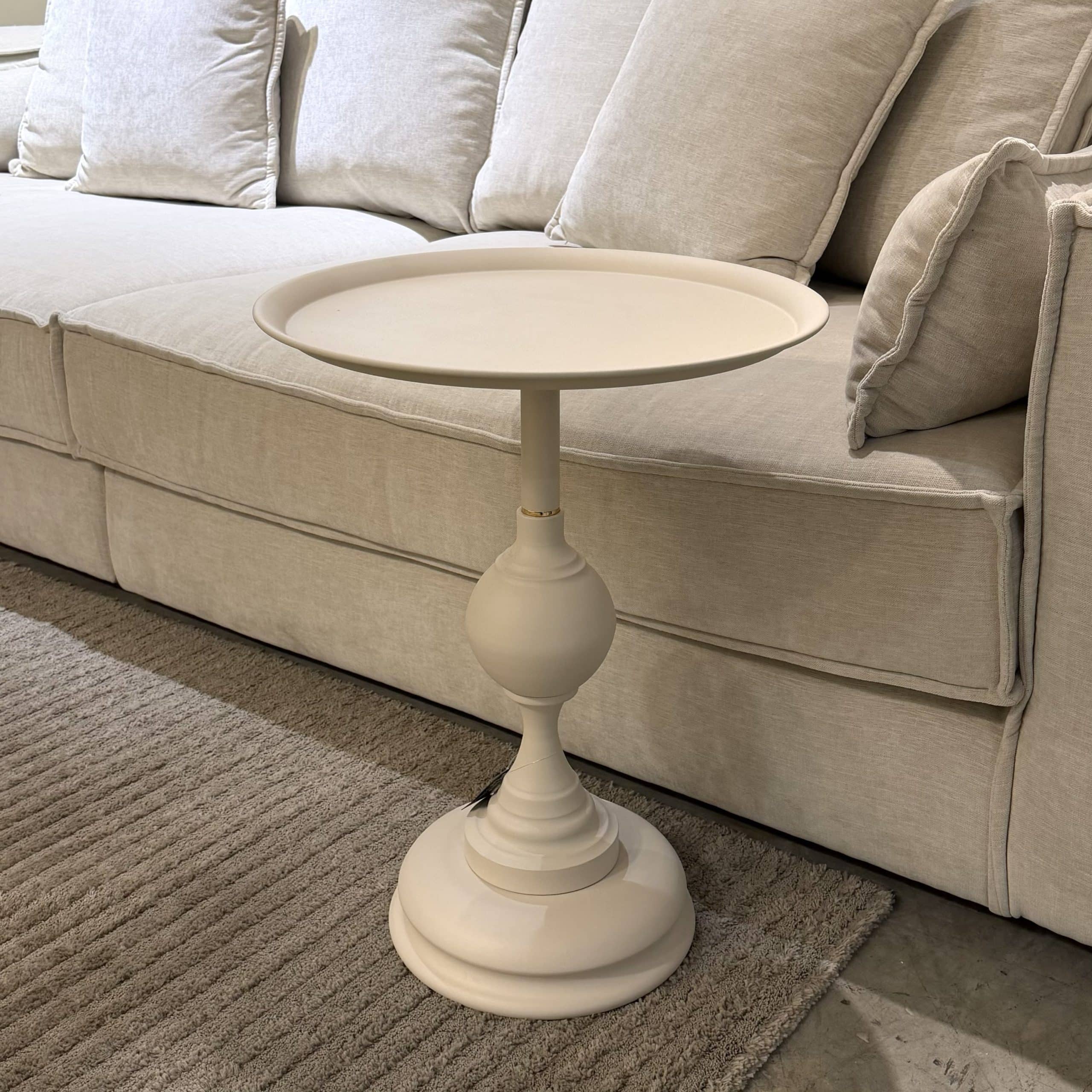 שולחן צד מתכת לבן שבור רגל עיטור עיגול - במלאי במחיר מיוחד!