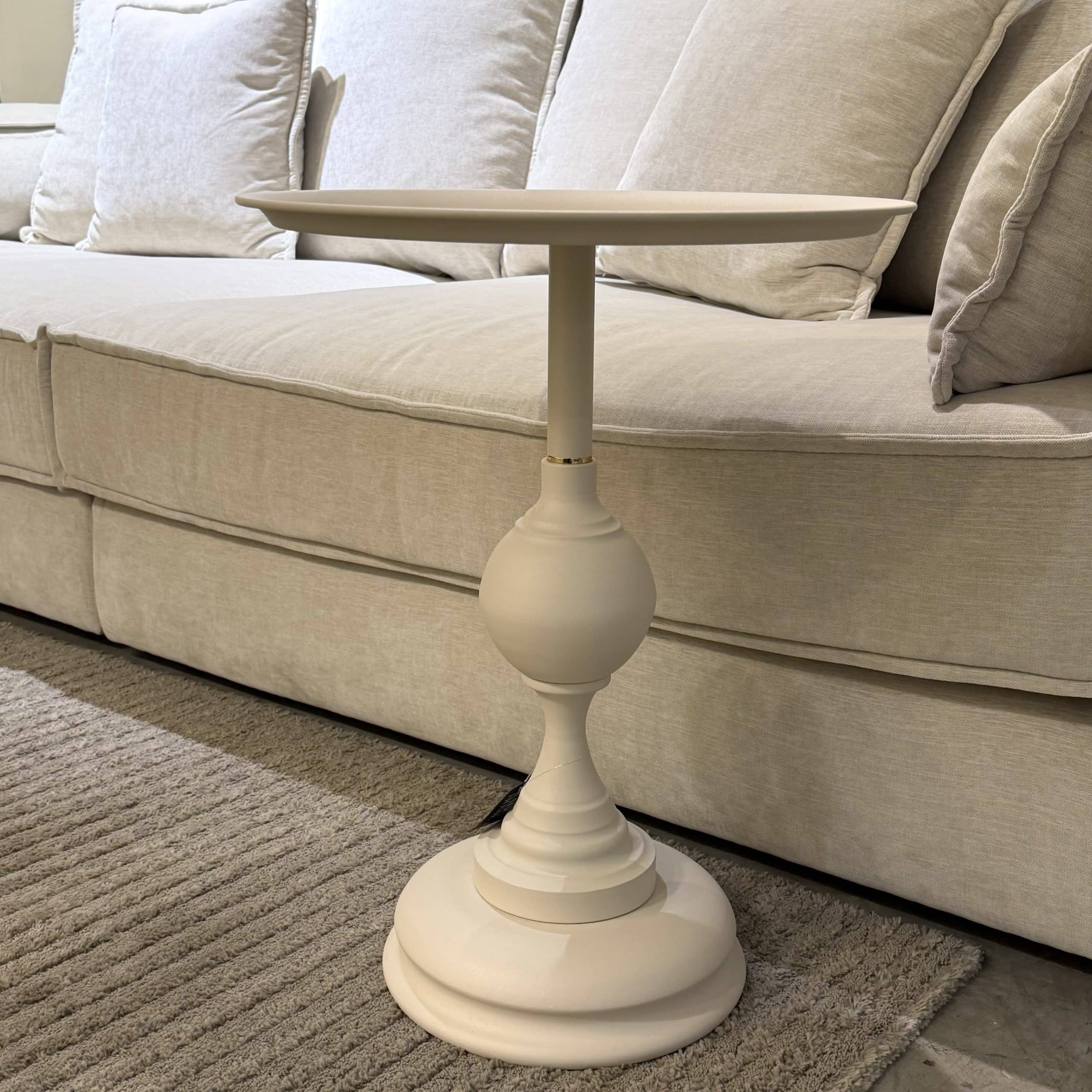 שולחן צד מתכת לבן שבור רגל עיטור עיגול - במלאי במחיר מיוחד!