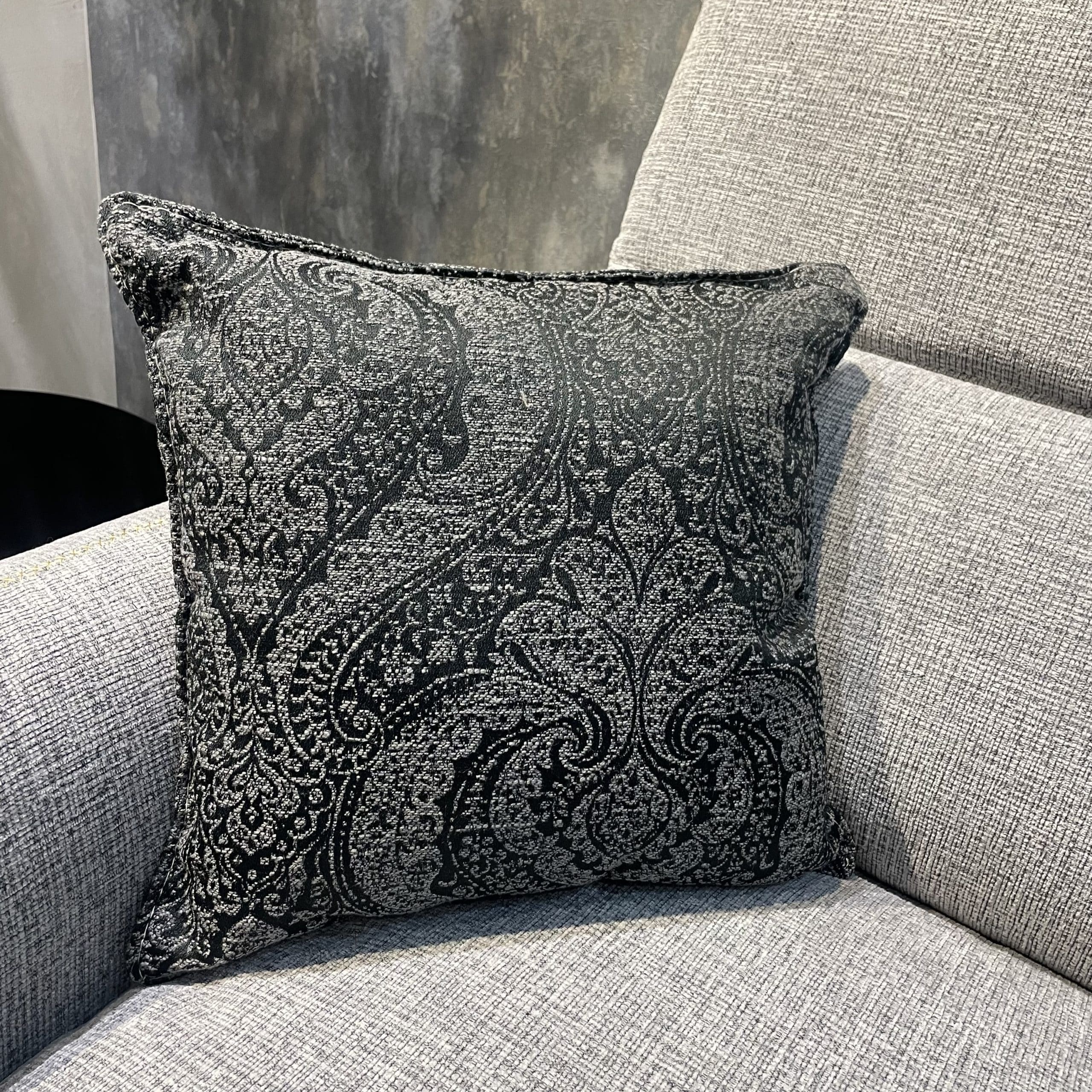 כרית נוי מרובעת עיטורים 40/40 - אחרונה!