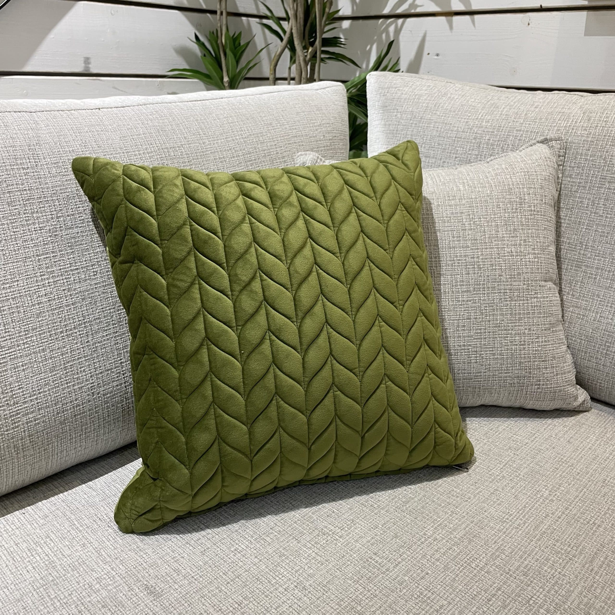 כרית נוי ירוקה דגם צמה 45/45 ס״מ - אחרונה!