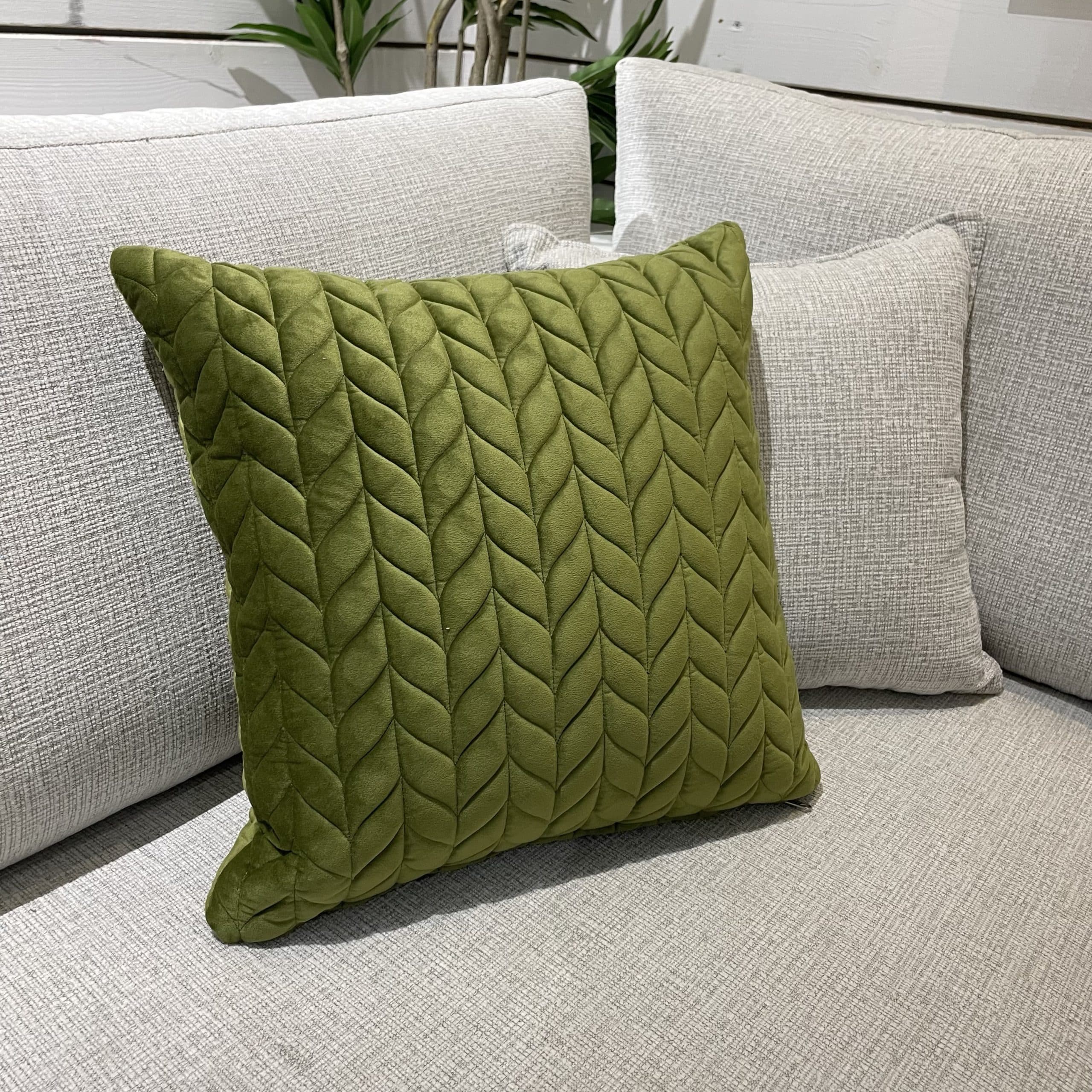 כרית נוי ירוקה דגם צמה 45/45 ס״מ - אחרונה!