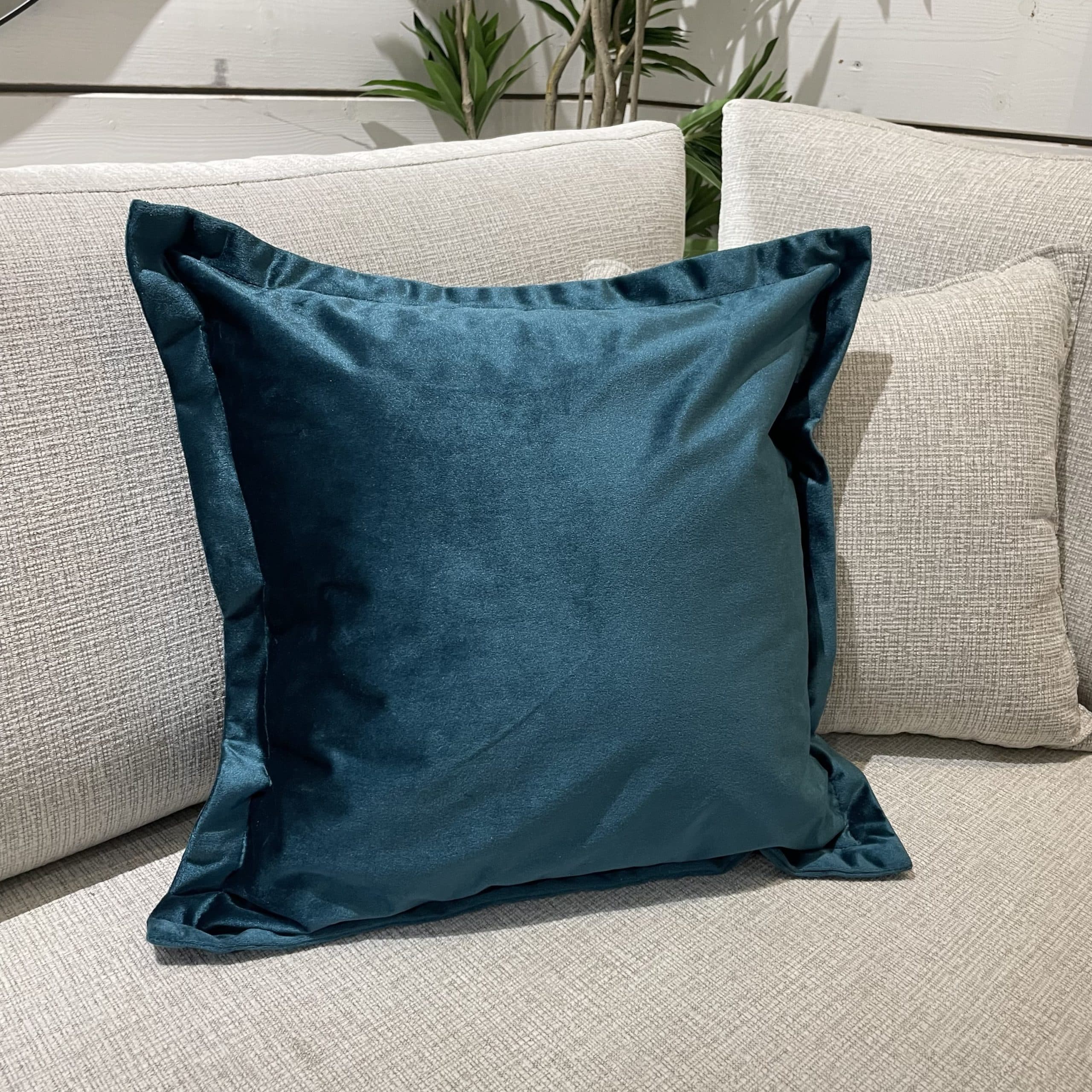 כרית מרובעת טורקיז נויה 50/50 ס״מ - אחרונה!