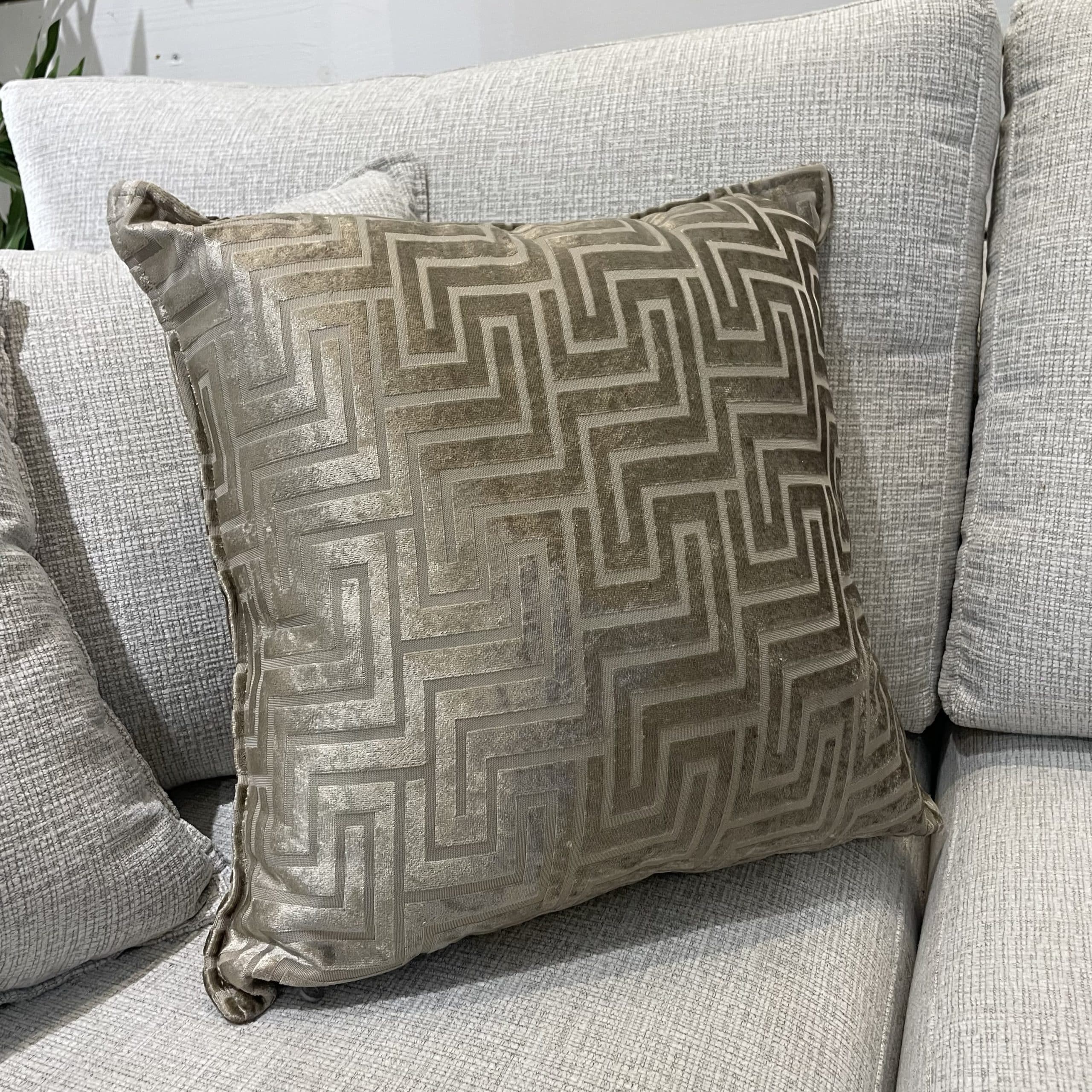 כרית נוי יוקרתית מרובעת חומה פנדי 45/45 אחרונה !