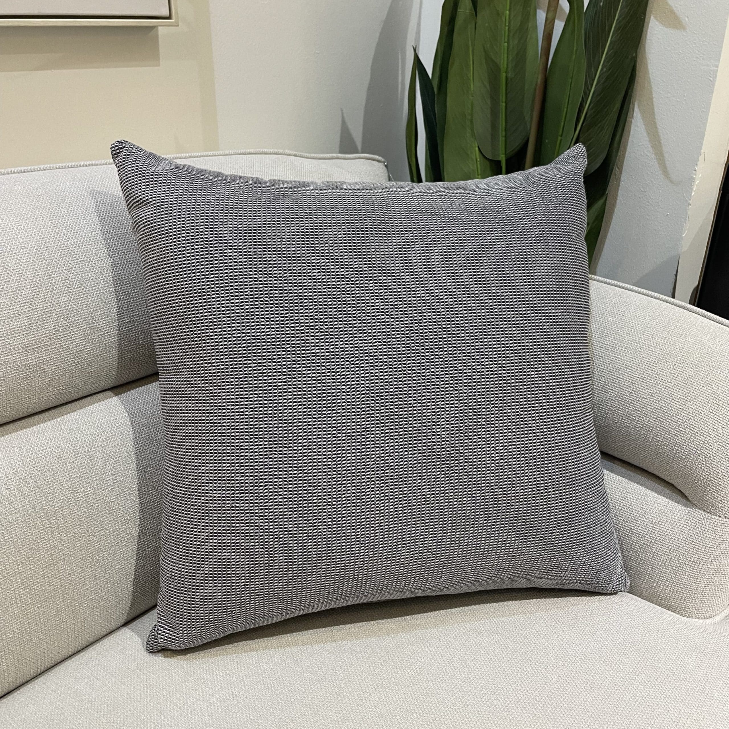 כרית נוי מרובעת וולי 50/50 - אחרונה!