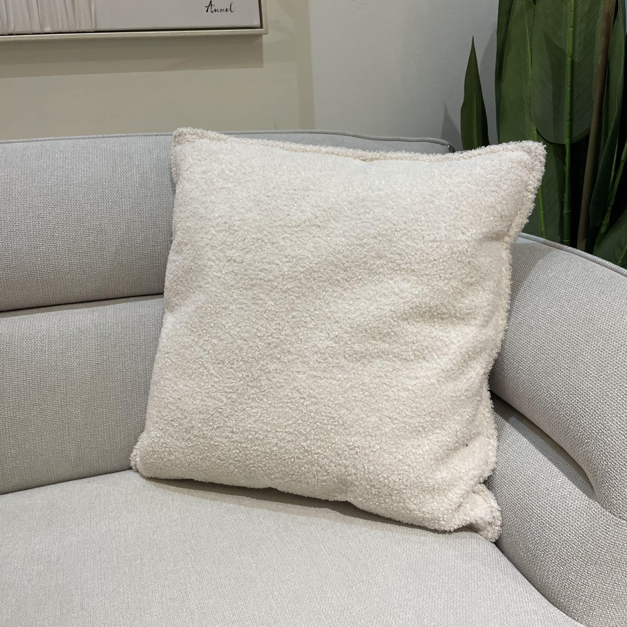 כרית נוי בוקלה שמנת דגם נויה 50/50 - אחרונה!