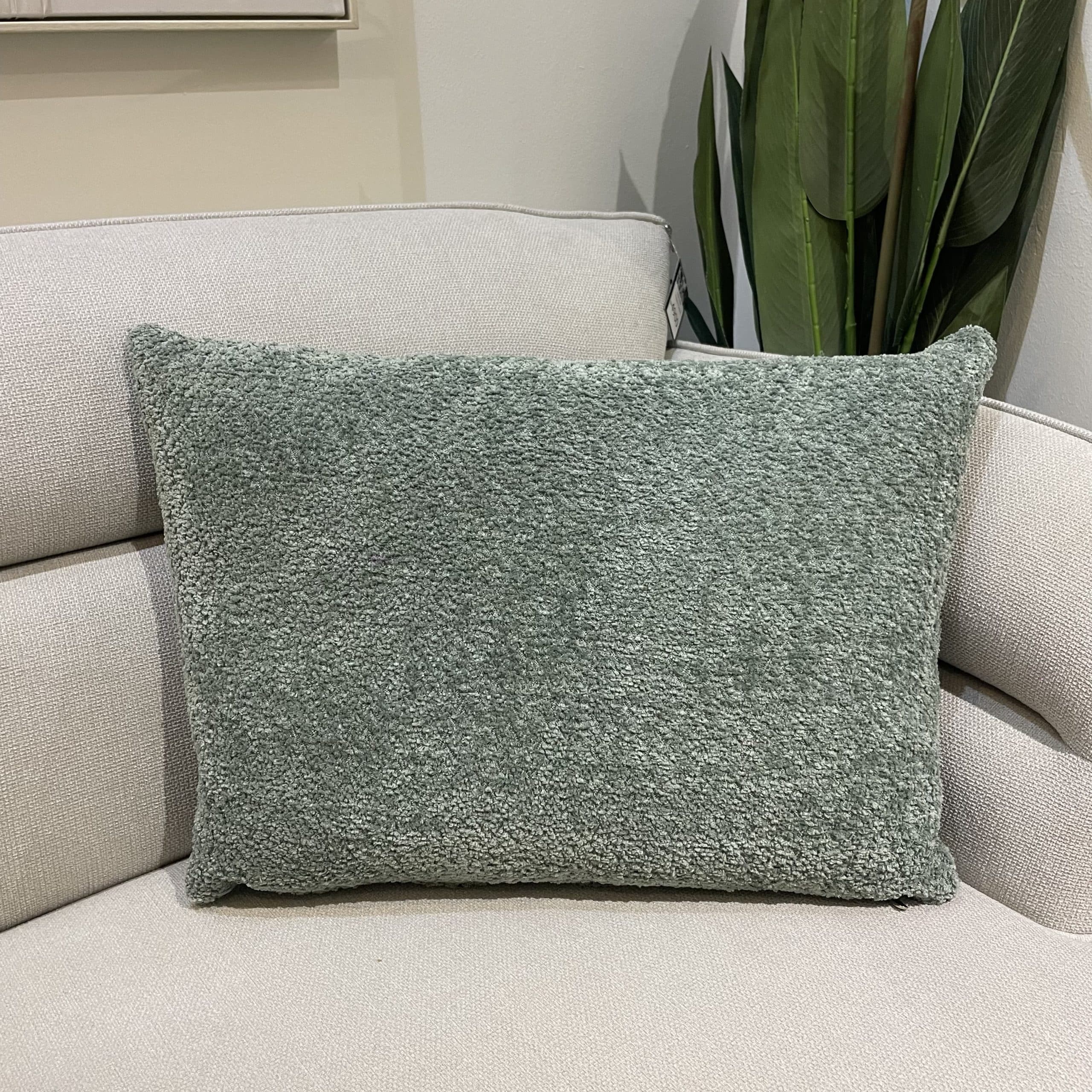 כרית נוי טורקיז דגם טרפז 60/40 - אחרונה! כרית נוי טורקיז דגם טרפז 60/40 - אחרונה!