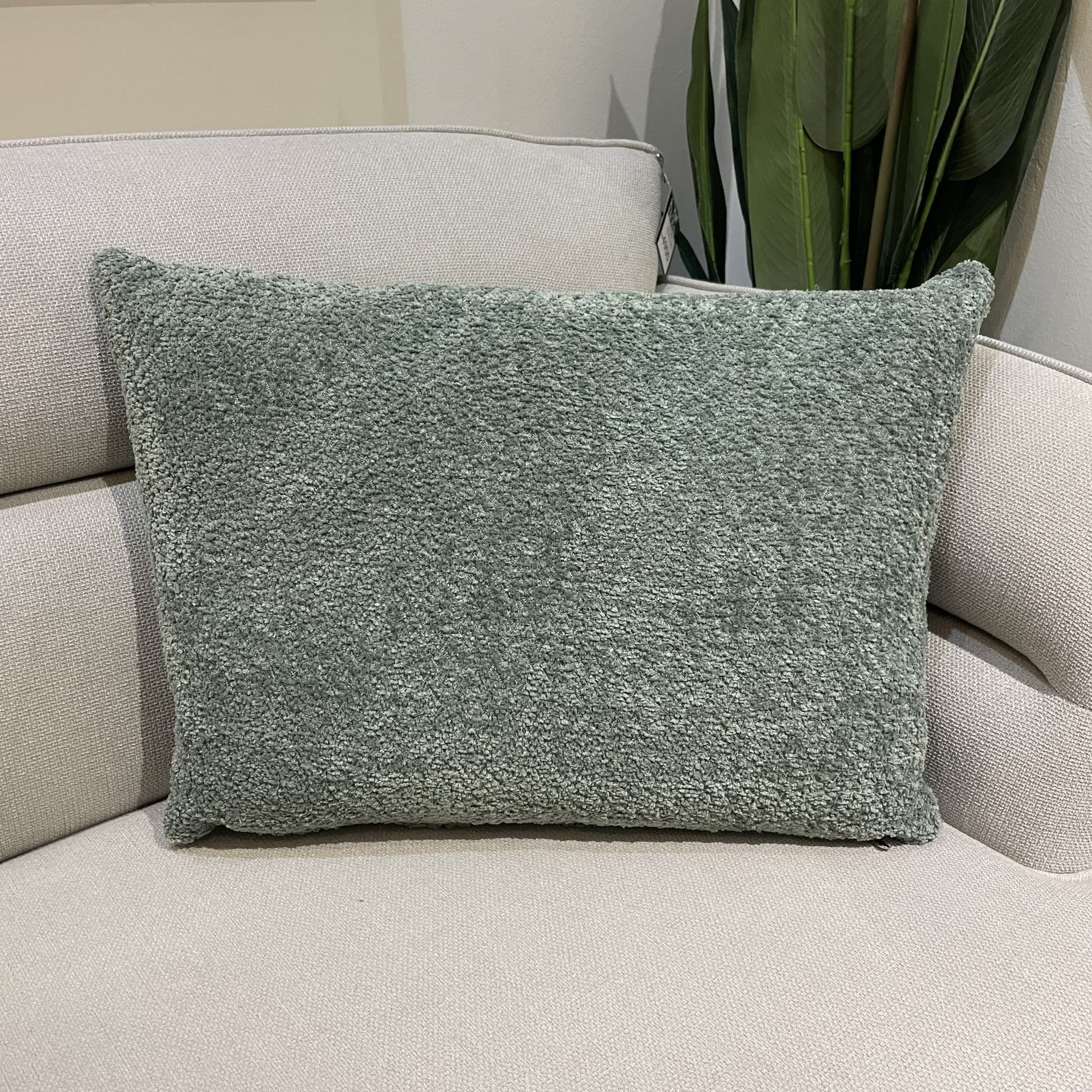 כרית נוי טורקיז דגם טרפז 60/40 - אחרונה! כרית נוי טורקיז דגם טרפז 60/40 - אחרונה!