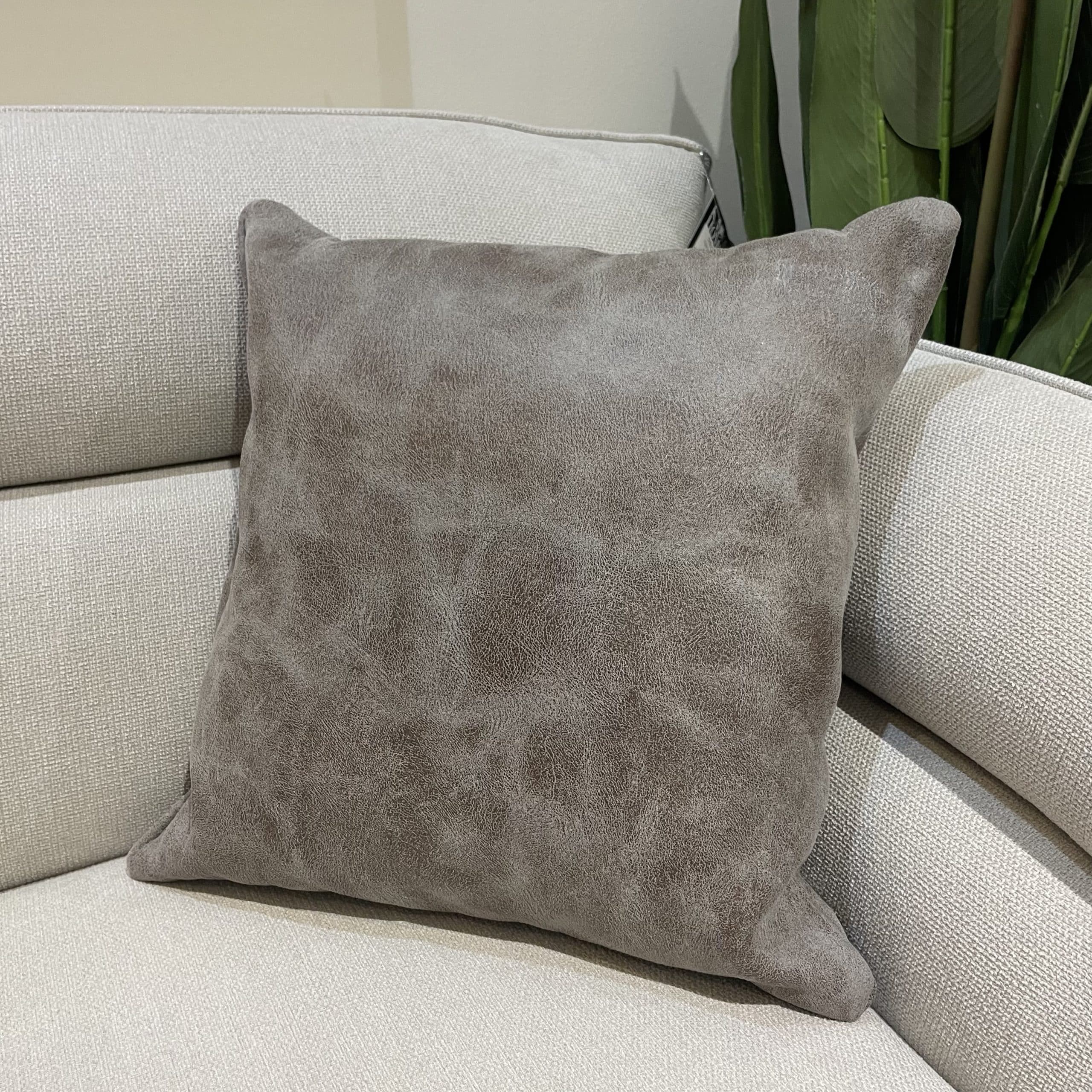 כרית נוי מרובעת עננים חום אפור 40/40 - אחרונה!