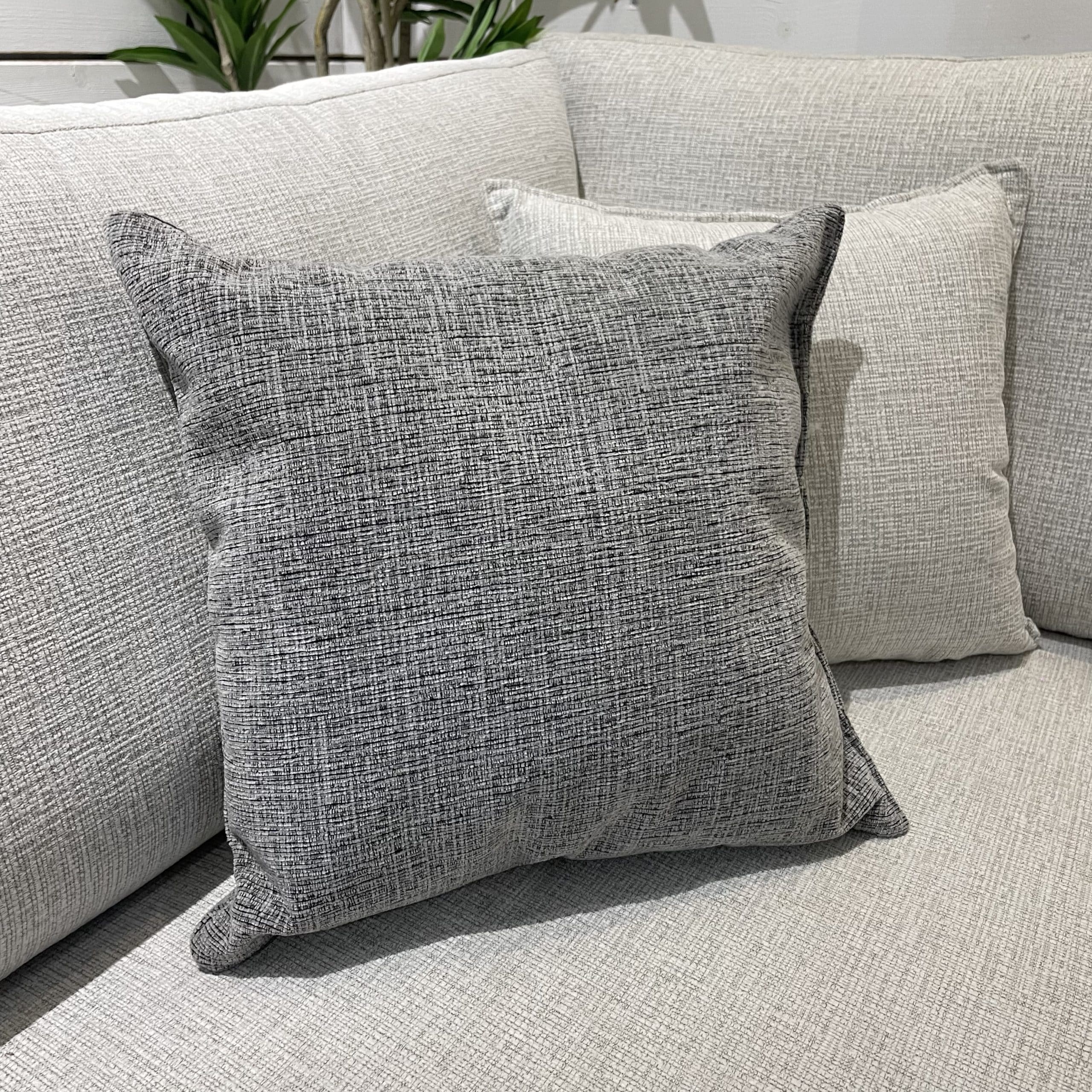 כרית נוי מעוצבת דגם קו 45/45 - אחרונה! כרית נוי מעוצבת דגם קו 45/45 - אחרונה!