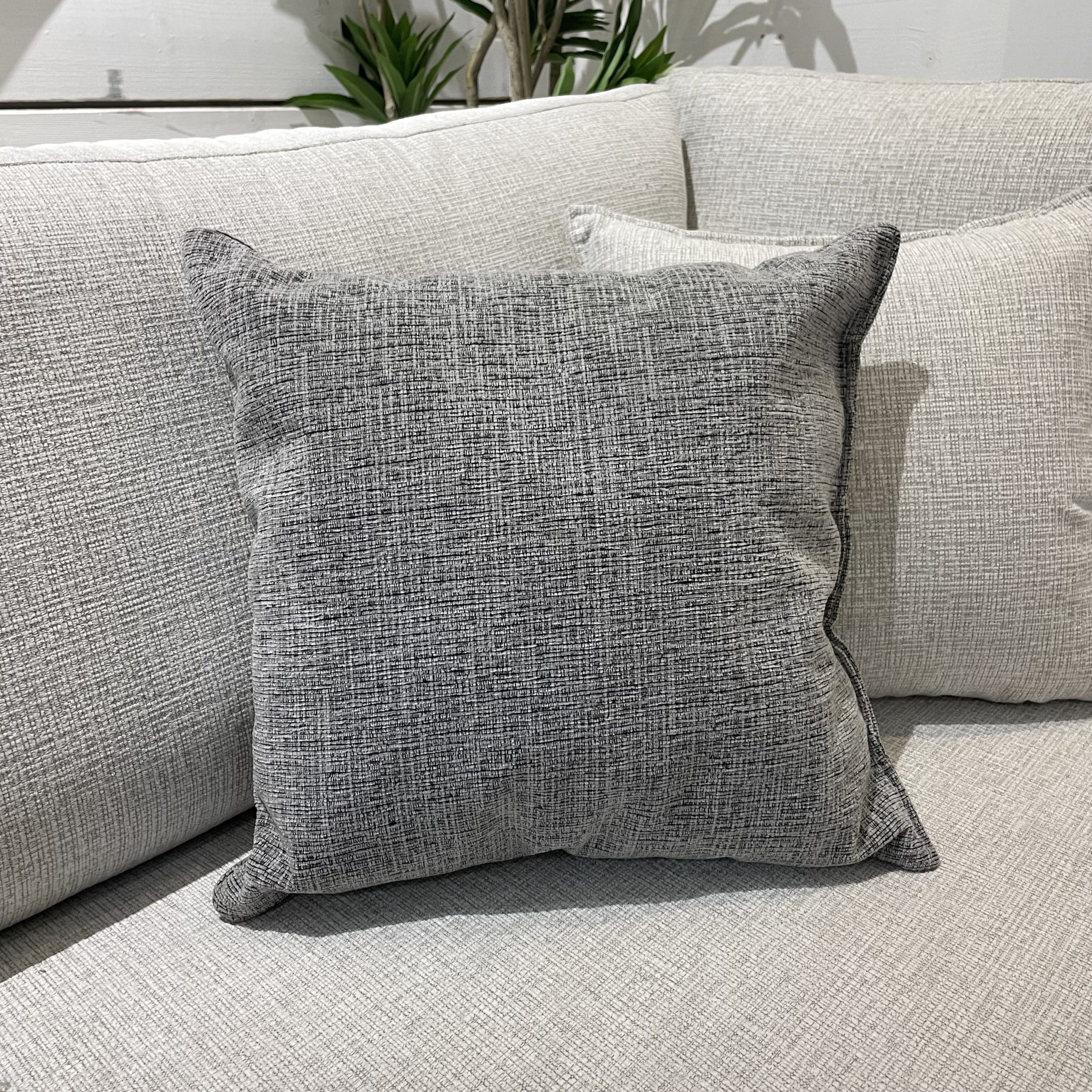 כרית נוי מעוצבת דגם קו 45/45 - אחרונה! כרית נוי מעוצבת דגם קו 45/45 - אחרונה!