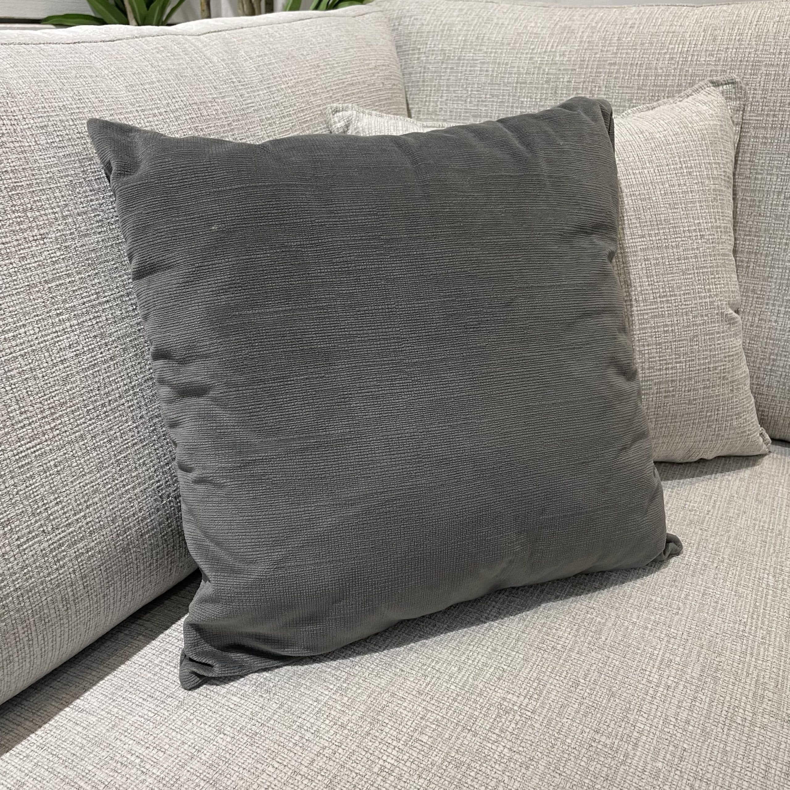 כרית נוי אפורה דגם לילי 40/40 - אחרונה !