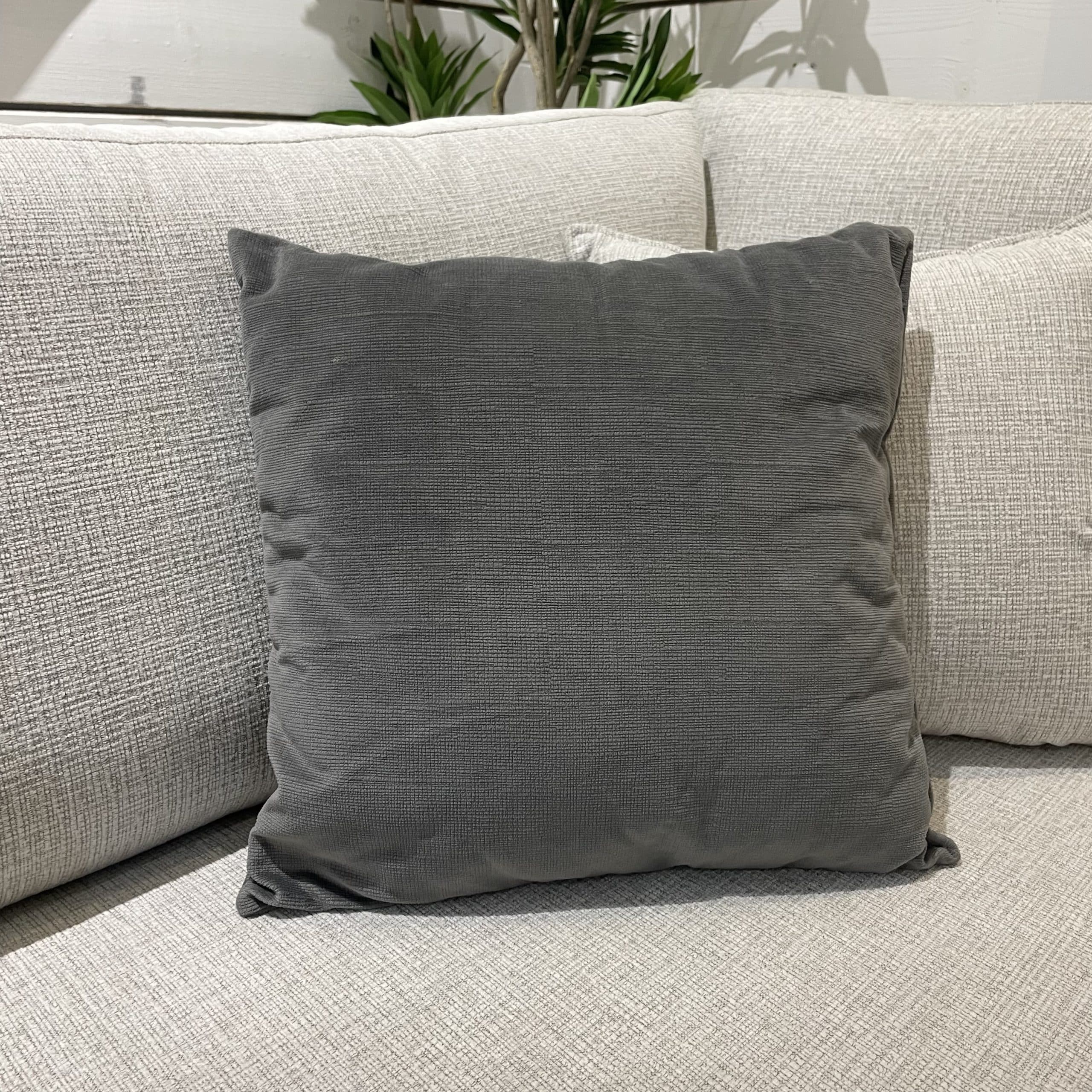 כרית נוי אפורה דגם לילי 40/40 - אחרונה !