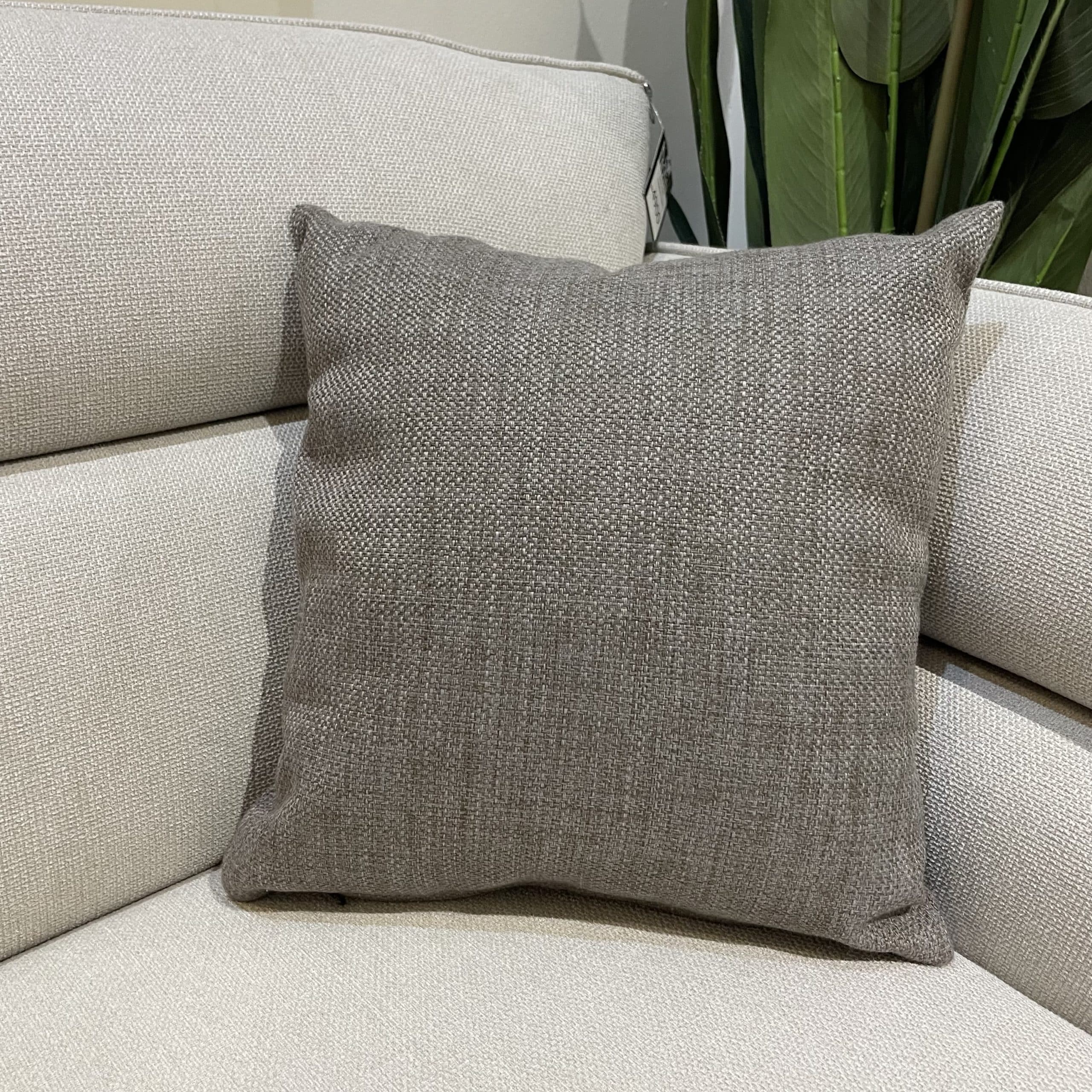 כרית נוי מעוצבת חומה דגם מלי 40/40 - אחרונה!