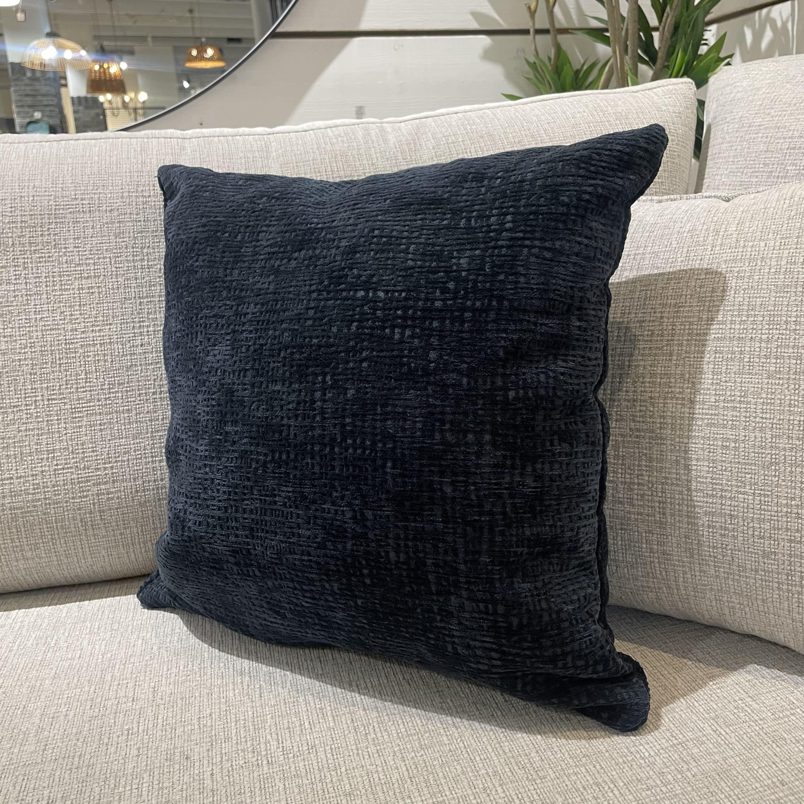 כרית נוי כחולה דגם רשת 45/45 - אחרונה! כרית נוי כחולה דגם רשת 45/45 - אחרונה!